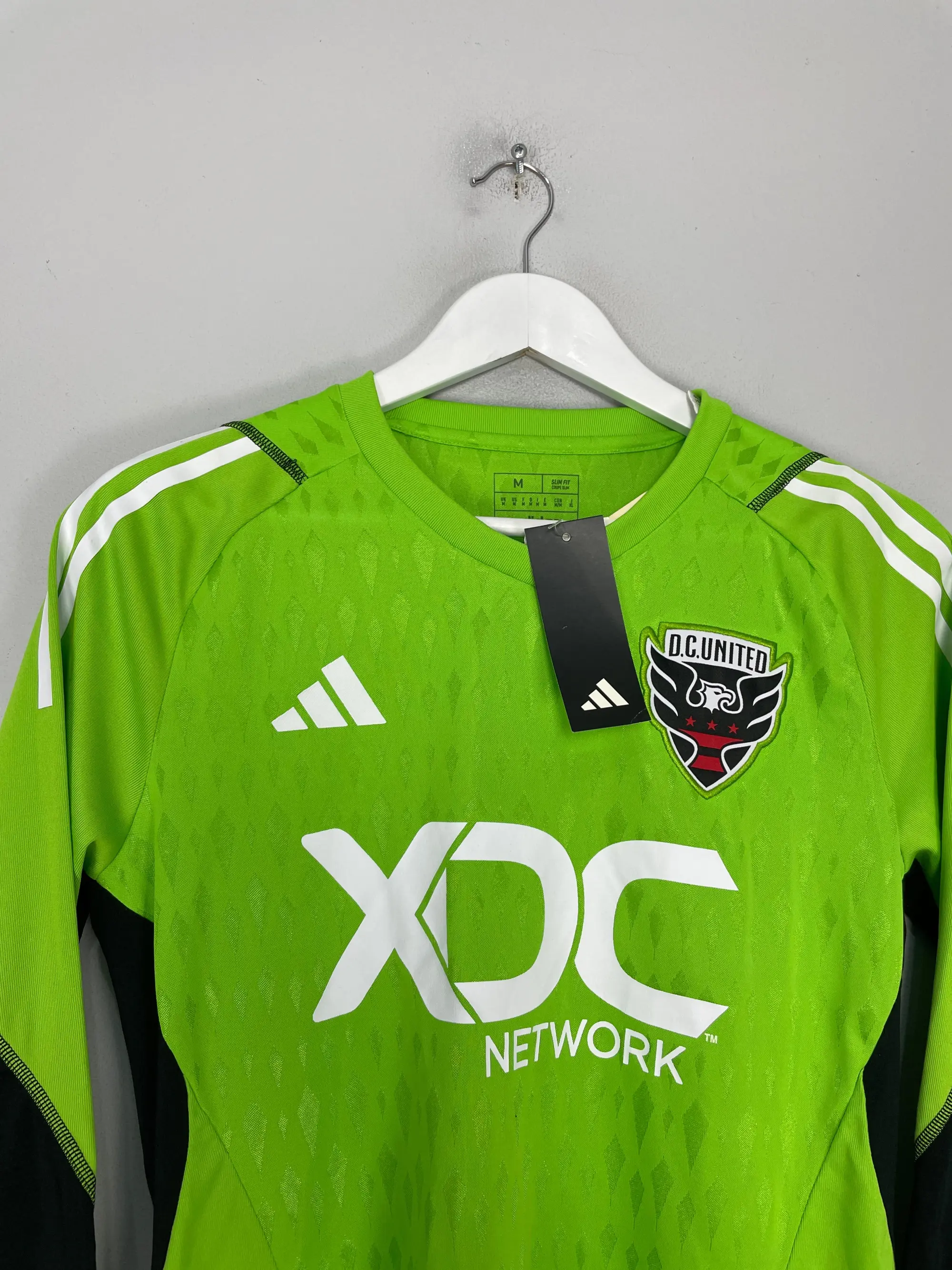 CULT KITS - 2022/23 DC UNITED *BNWT* GK SHIRT (M) ADIDAS