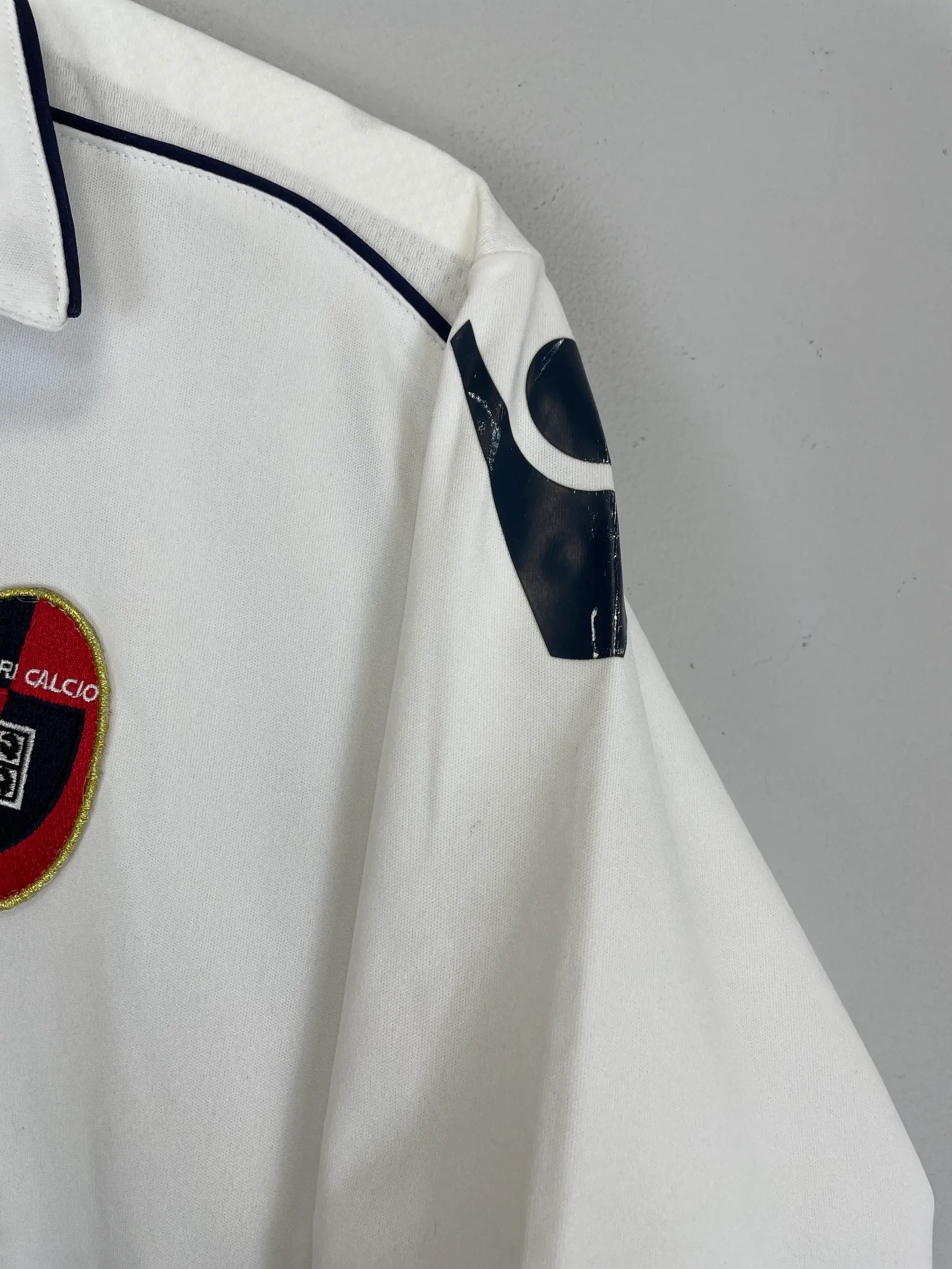2010/11 CAGLIARI AWAY SHIRT (L) MACRON | Cult Kits