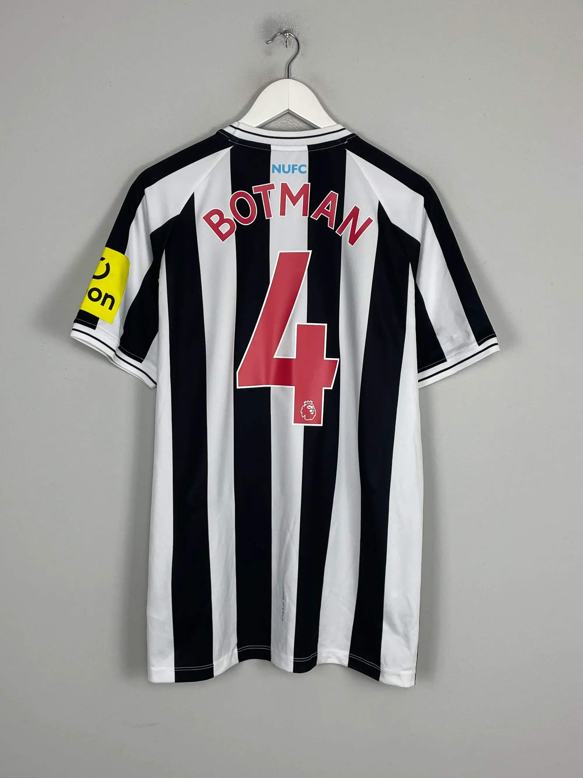 CULT KITS - 2022/23 NEWCASTLE UNITED BOTMAN #4 *BNWOT* HOME SHIRT (MULTIPLE SIZES) CASTORE, Medium / Newcastle United / 2022