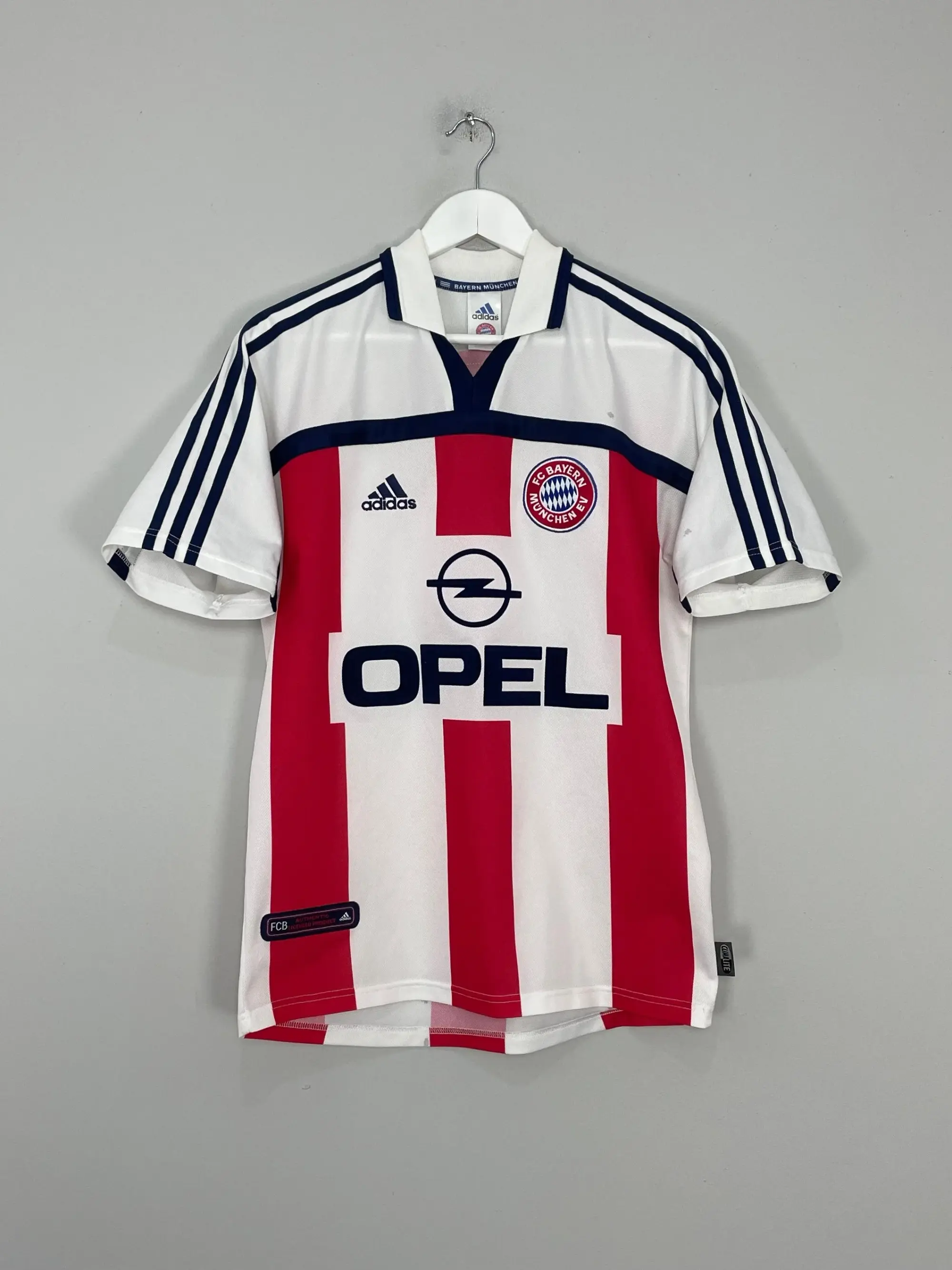 CULT KITS - 2000/02 BAYERN MUNICH AWAY SHIRT (S) ADIDAS