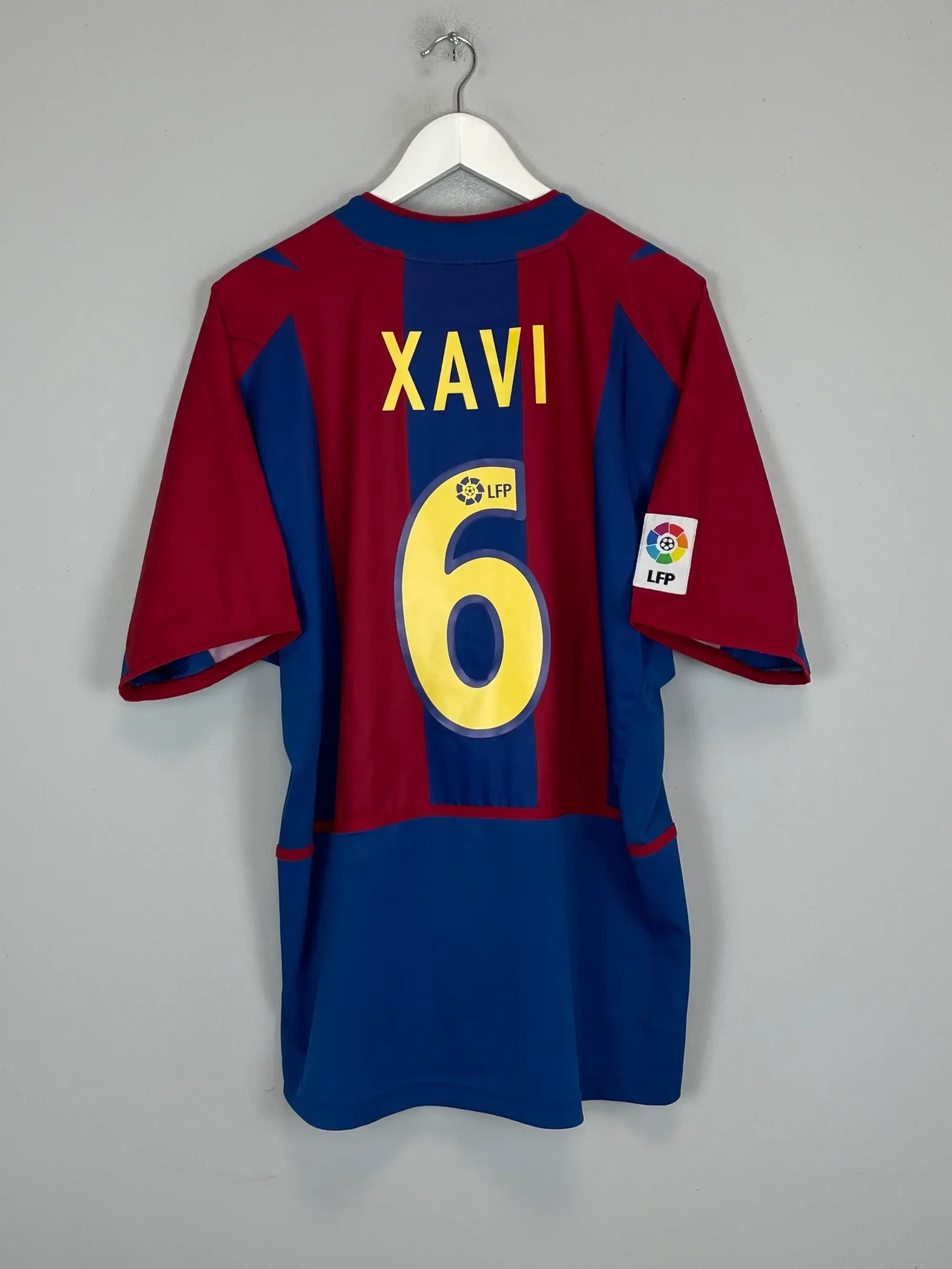 CULT KITS - 2002/03 BARCELONA XAVI #6 HOME SHIRT (XL) NIKE