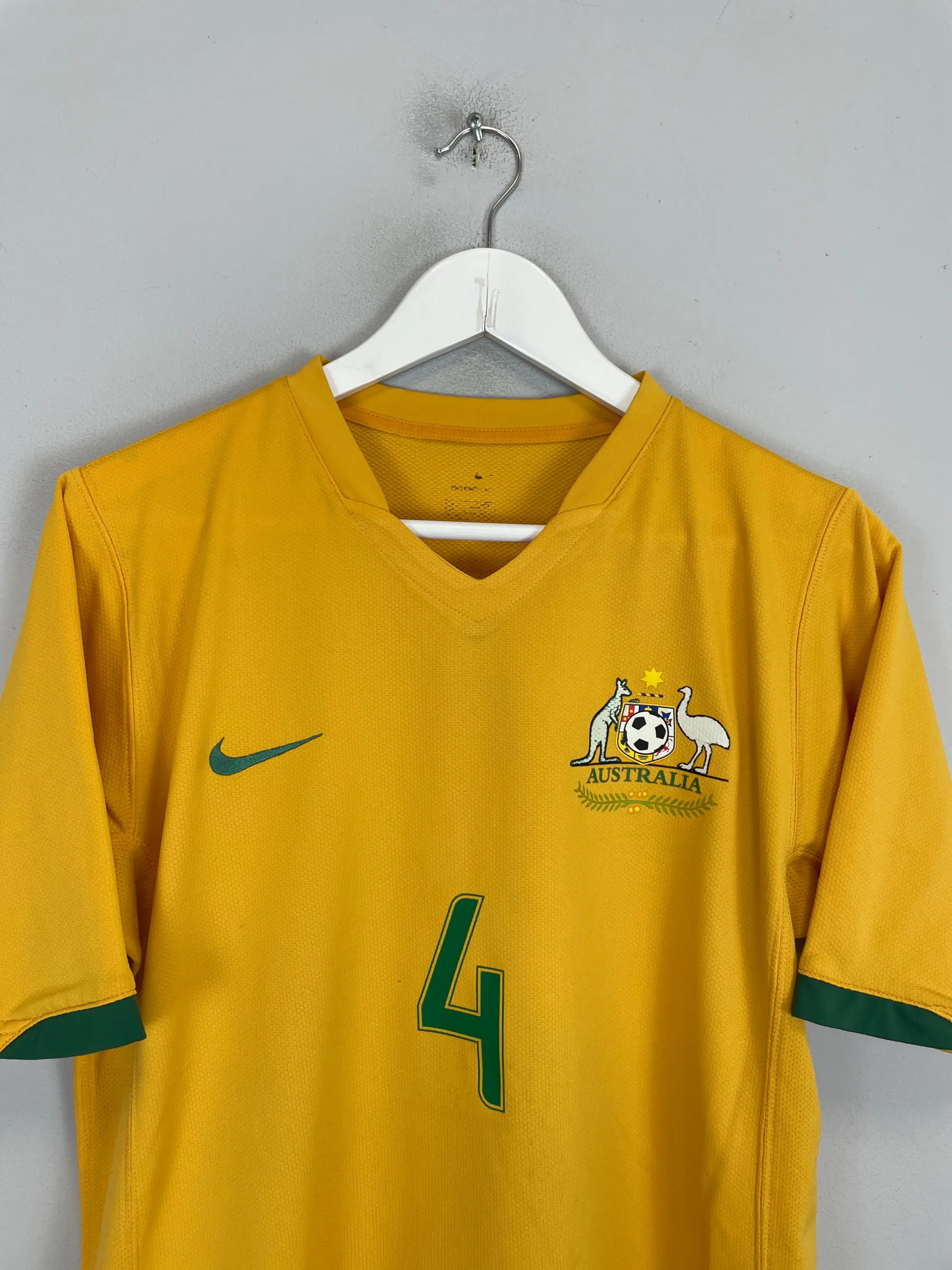 CULT KITS - 2006/08 AUSTRALIA CAHILL #4 HOME SHIRT (S) NIKE
