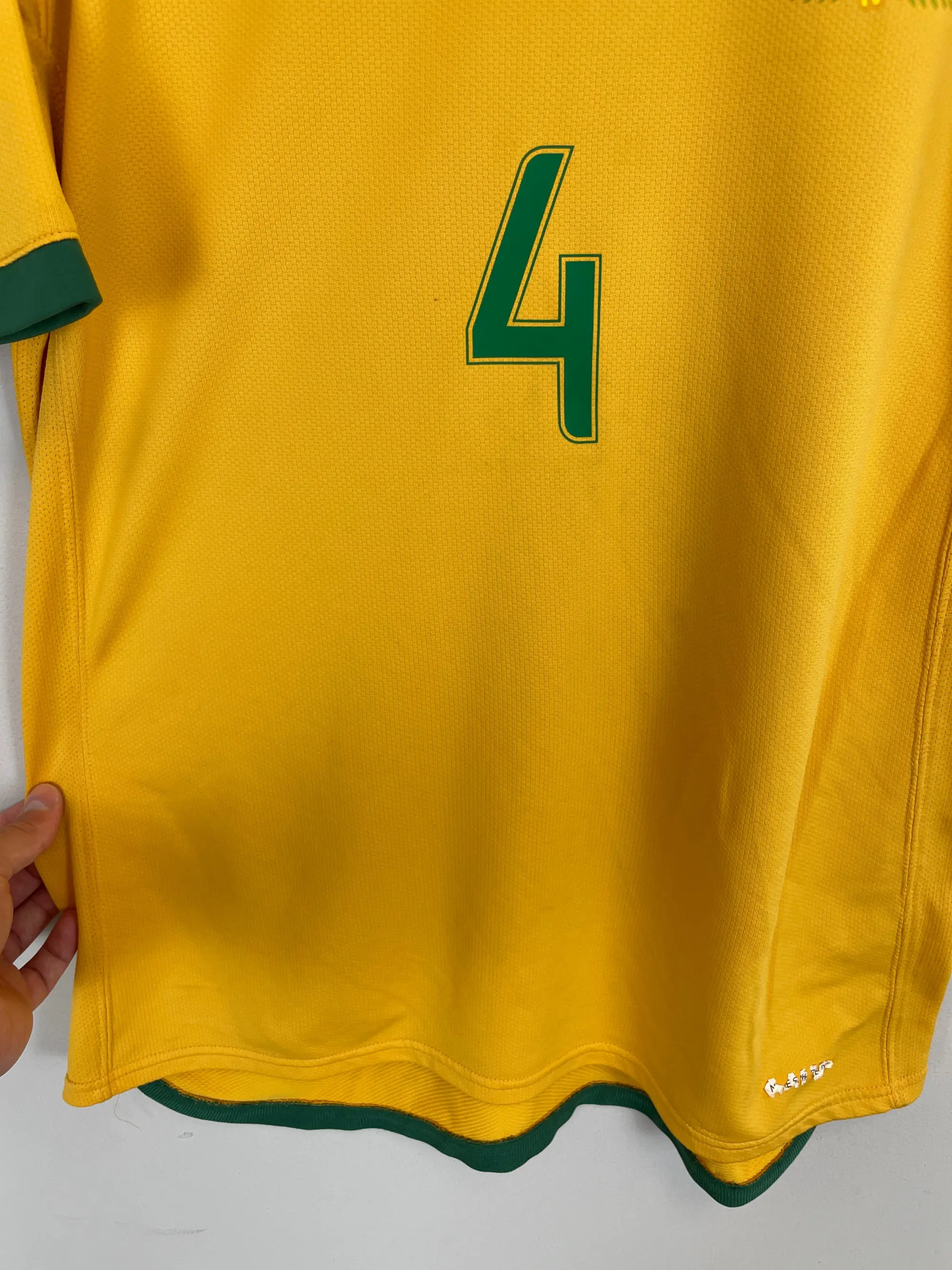 CULT KITS - 2006/08 AUSTRALIA CAHILL #4 HOME SHIRT (S) NIKE