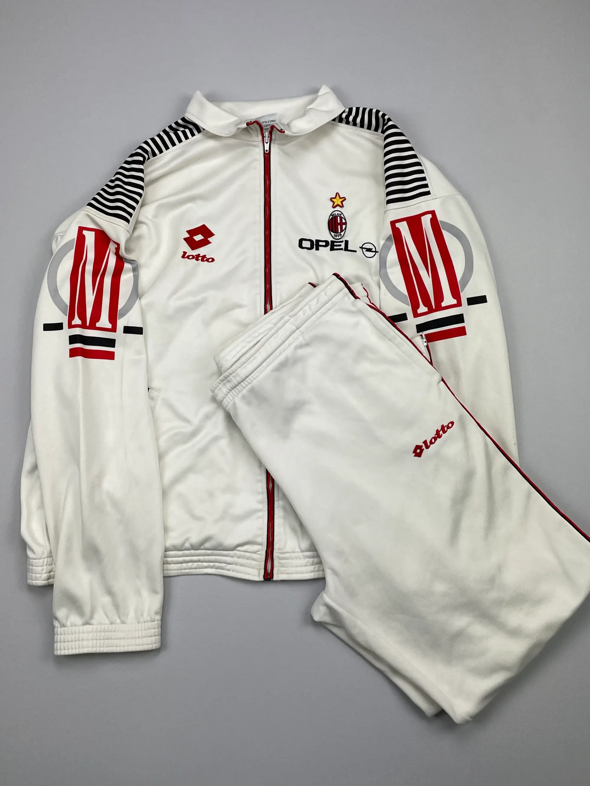 CULT KITS - 1994/95 AC MILAN FULL TRACKSUIT (XL) LOTTO