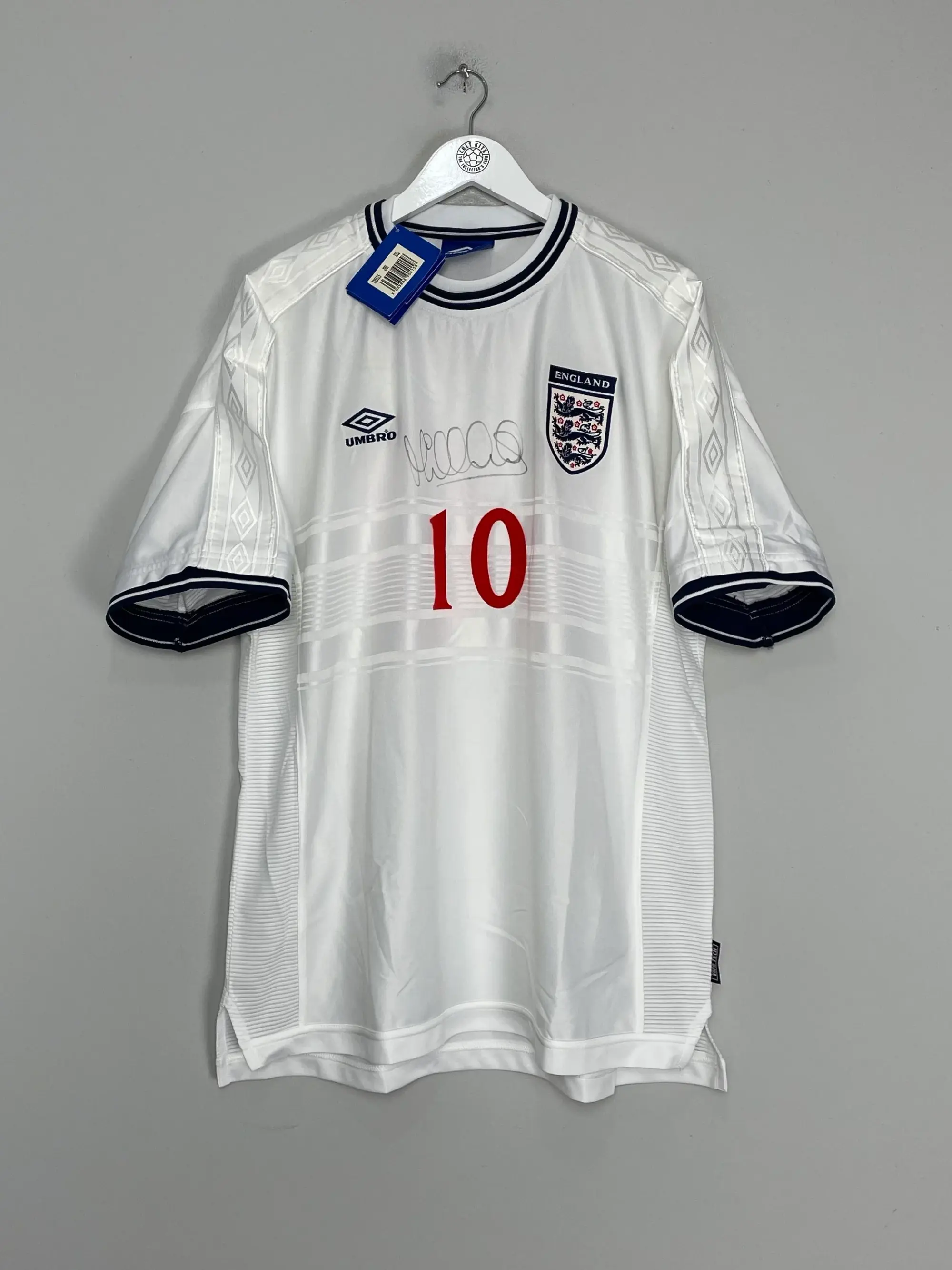 CULT KITS - 1999/01 ENGLAND OWEN #10 *SIGNED* BNWT HOME SHIRT (XXL) UMBRO