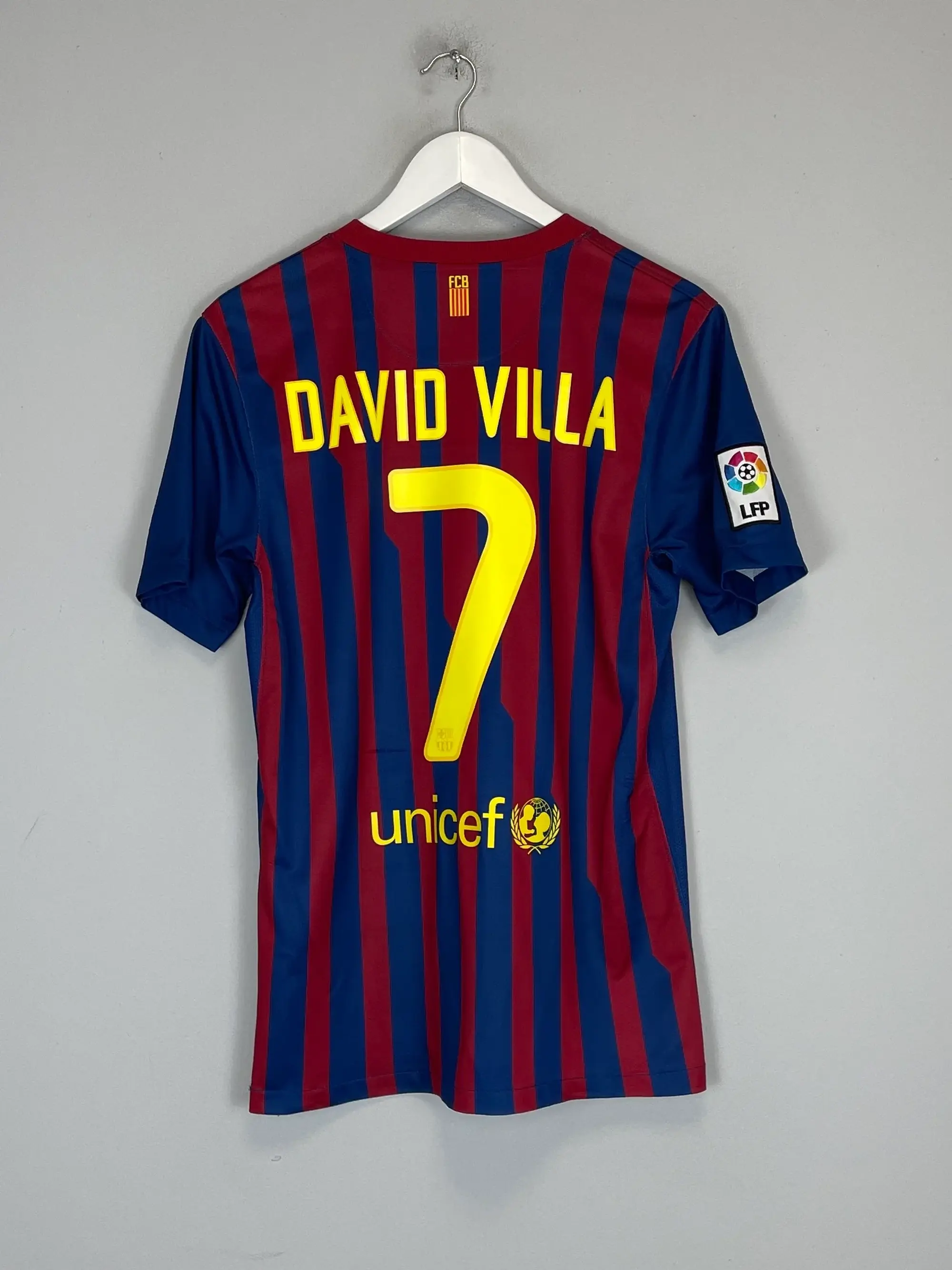 CULT KITS - 2011/12 BARCELONA DAVID VILLA #7 HOME SHIRT (S) NIKE