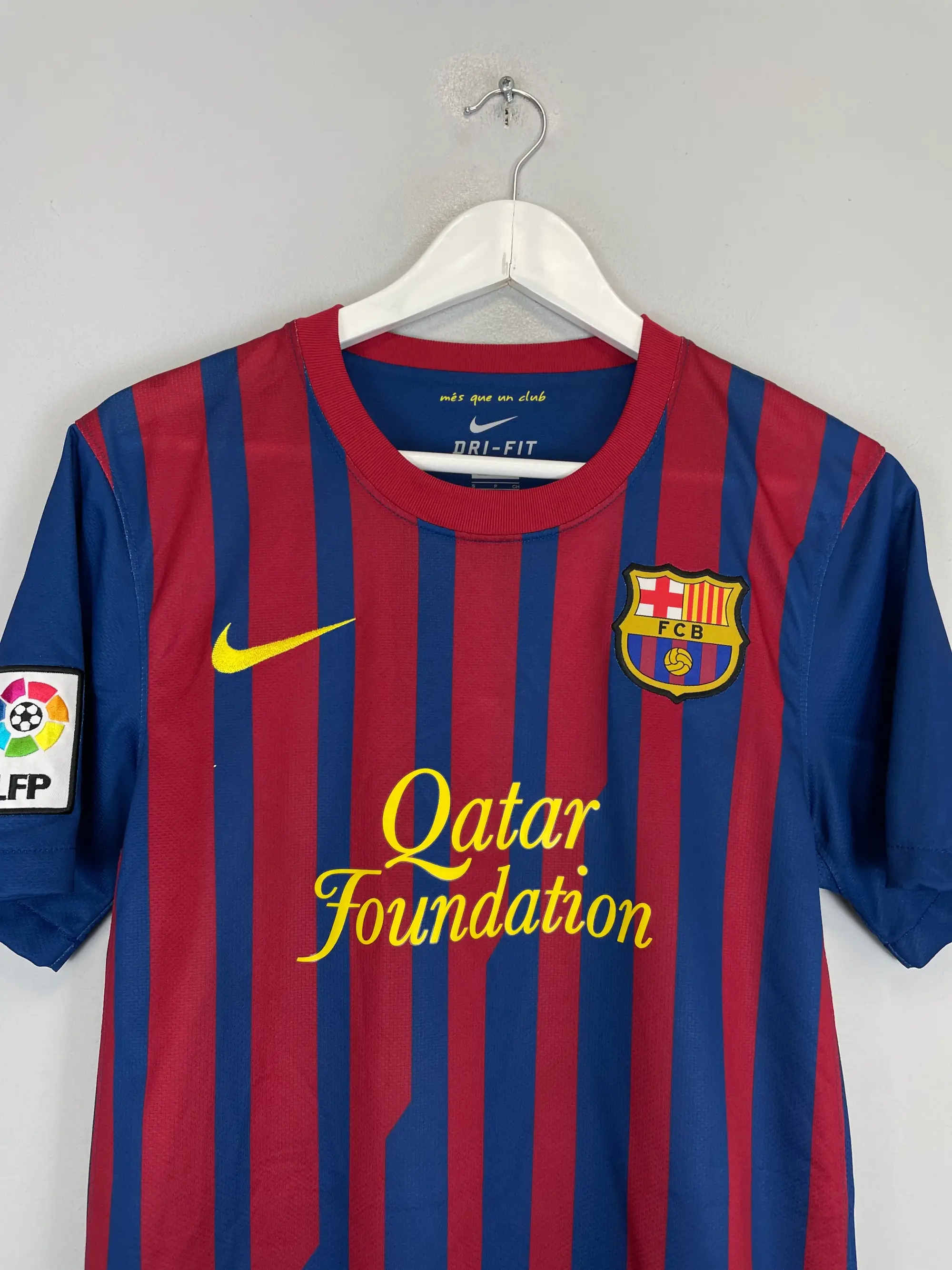CULT KITS - 2011/12 BARCELONA DAVID VILLA #7 HOME SHIRT (S) NIKE