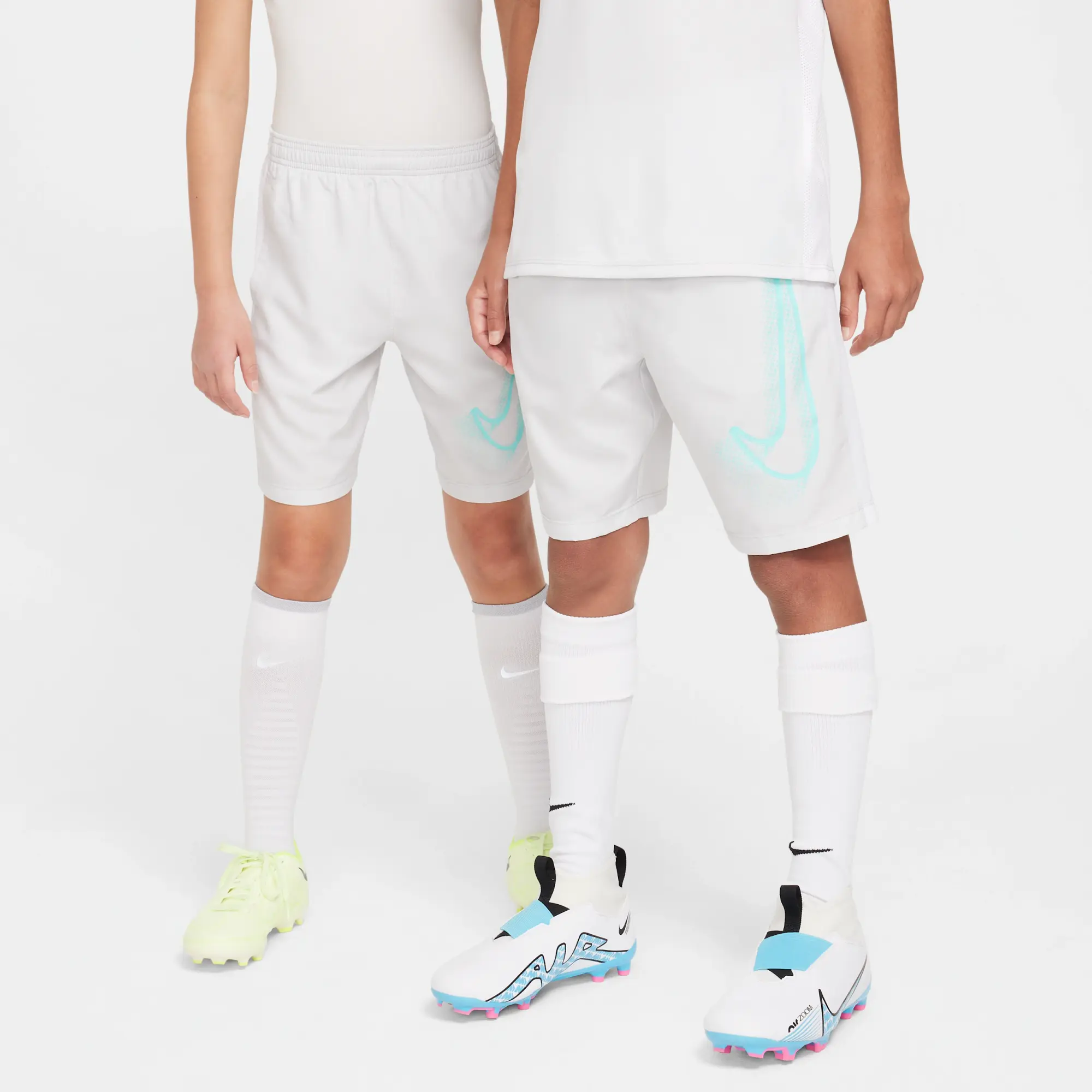 Nike Academy Older Kids' Football Shorts - Grey - Polyester