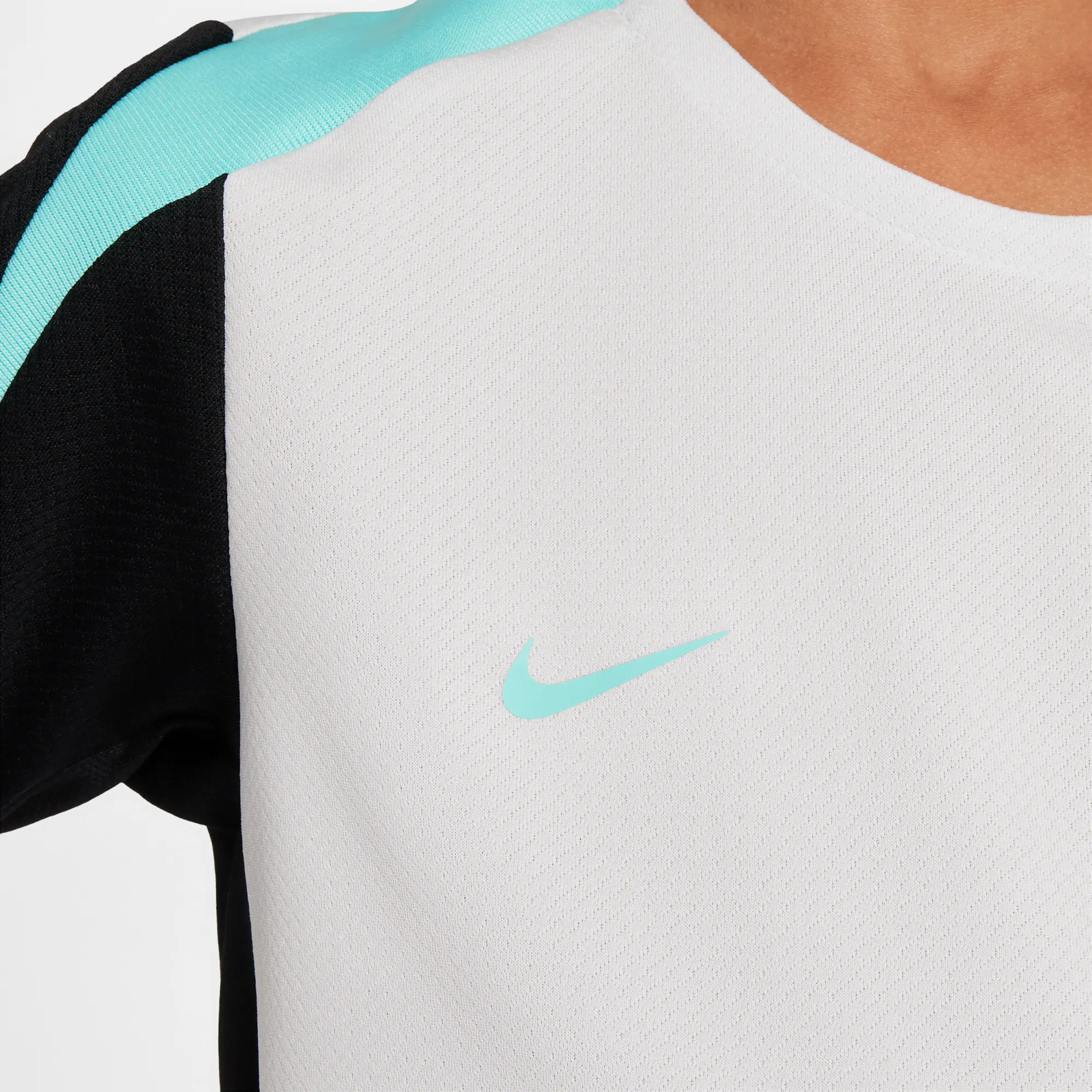 Nike Dri-FIT Strike Older Kids' Short-Sleeve Football Top - Grey - Polyester