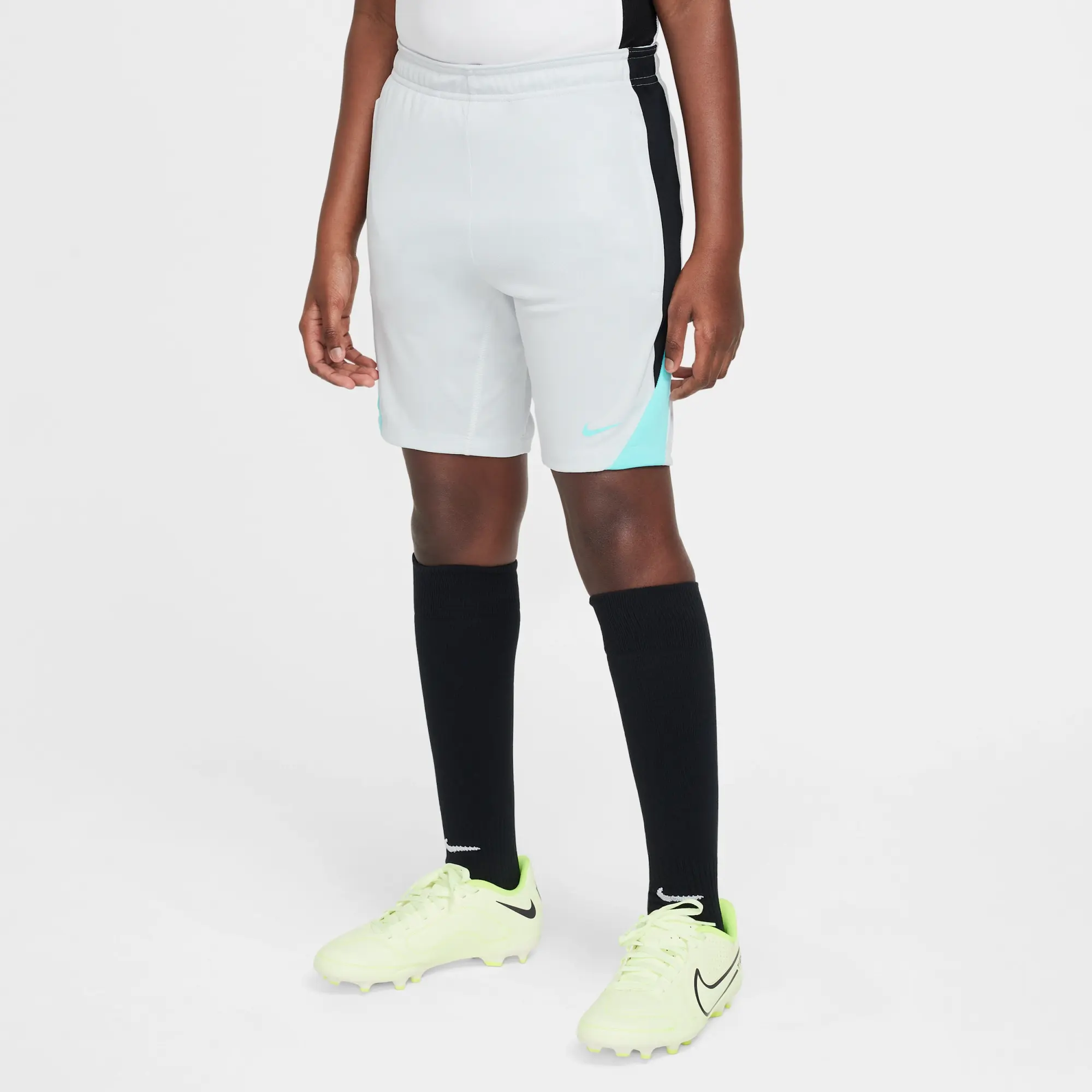 Nike Dri-FIT Strike Older Kids' Football Shorts - Grey - Polyester