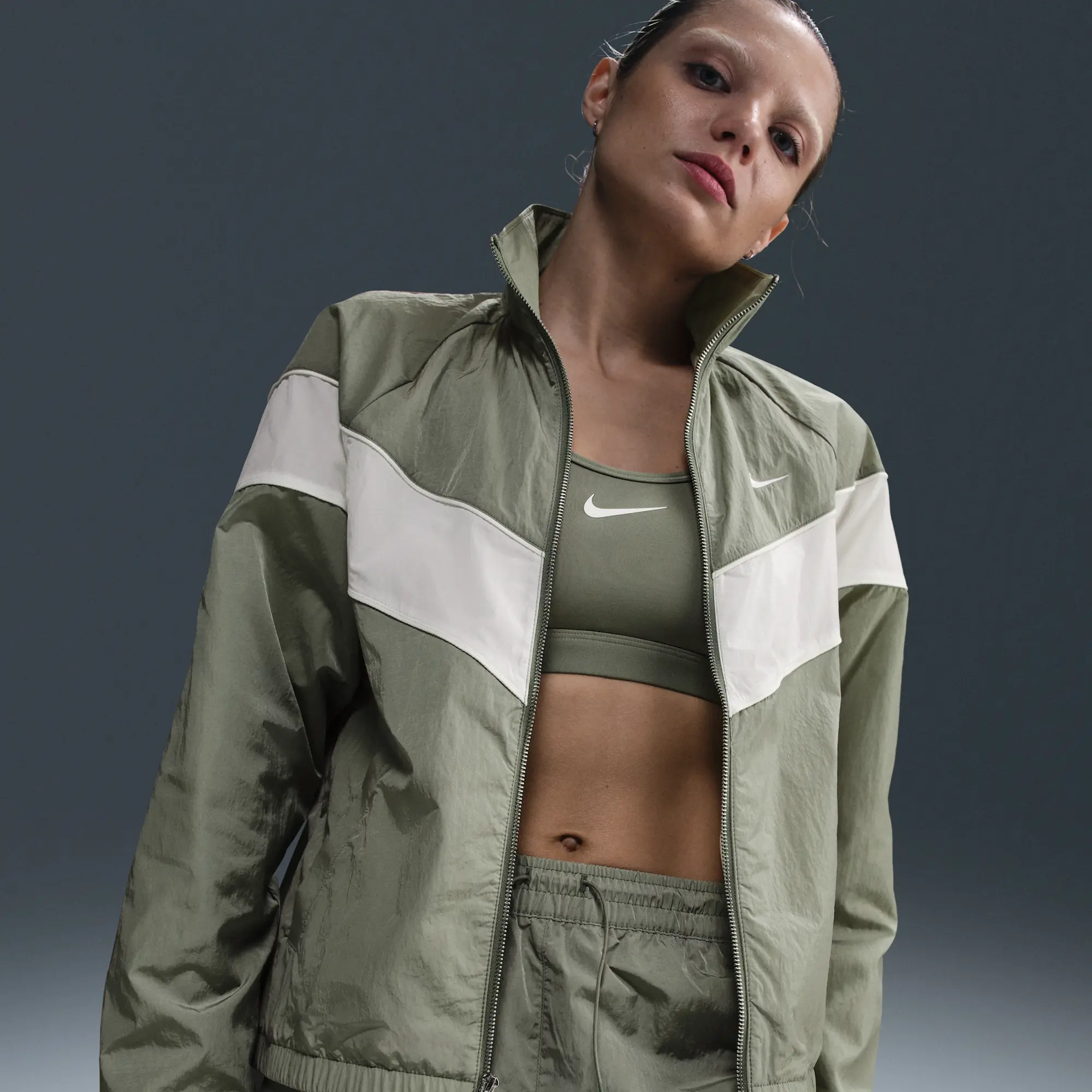 Nike Windrunner Women's Loose UV Woven Full-Zip Jacket - Green - Nylon