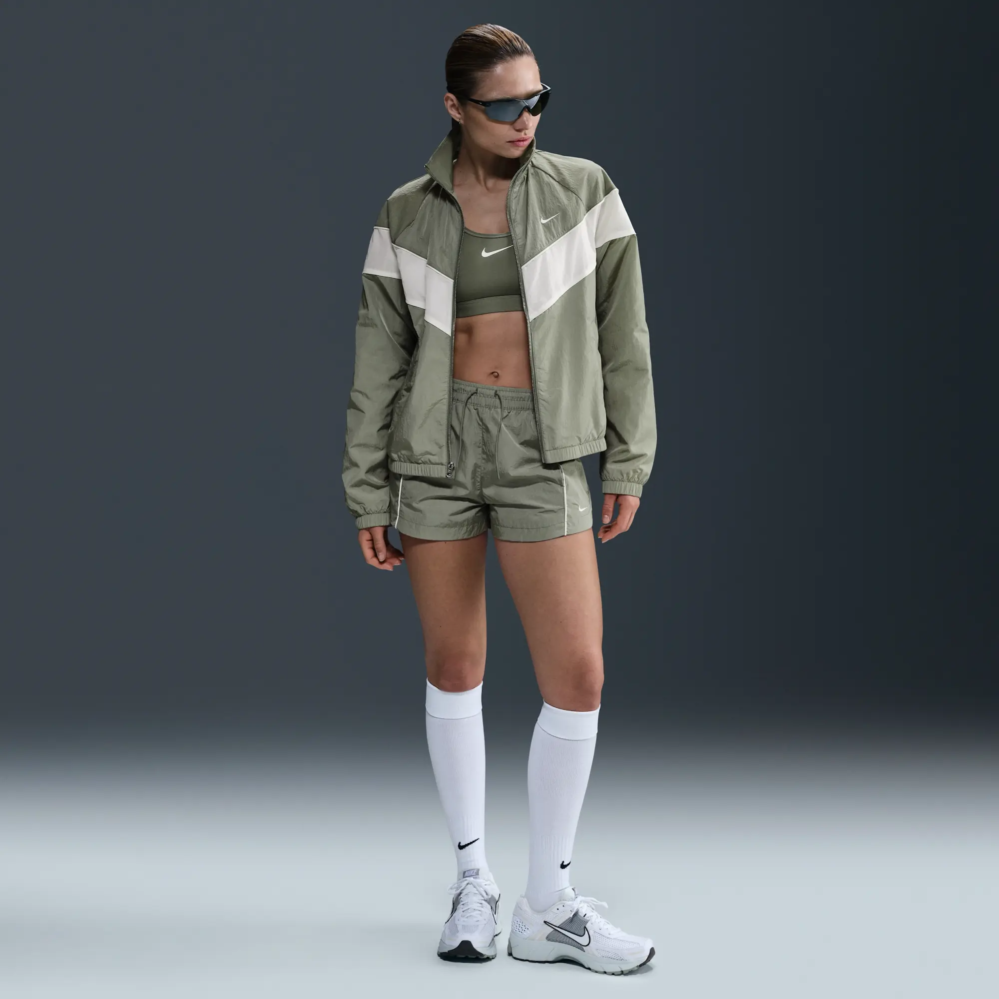 Nike Windrunner Women's Loose UV Woven Full-Zip Jacket - Green - Nylon
