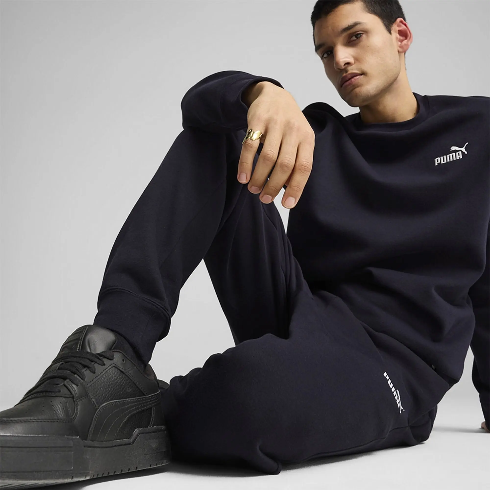 PUMA Essentials No. 1 Logo Sweatpants Men, Dark Blue