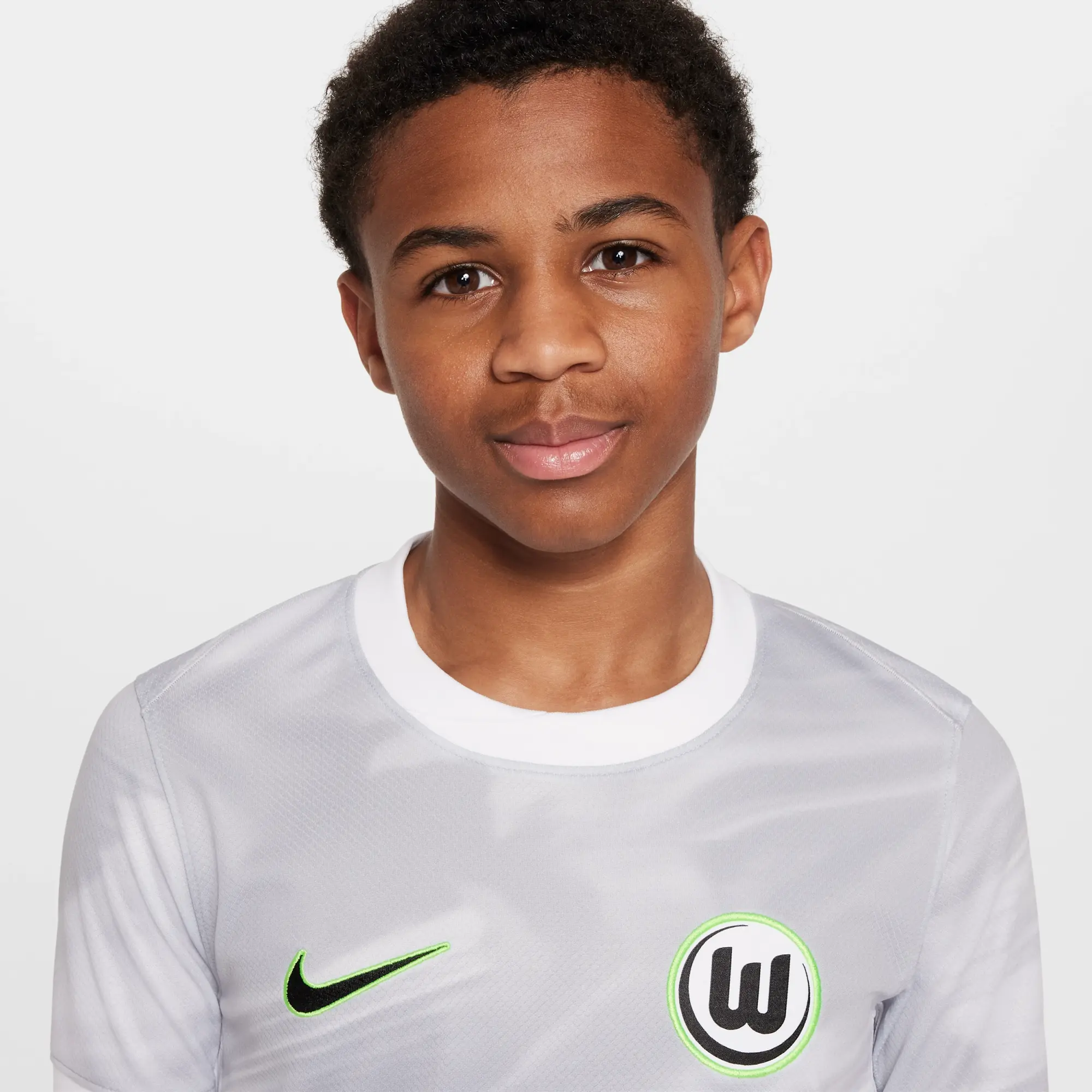VfL Wolfsburg 2025/2026 Stadium Away Youth Nike Dri-FIT Football Replica Short-Sleeve Top - White