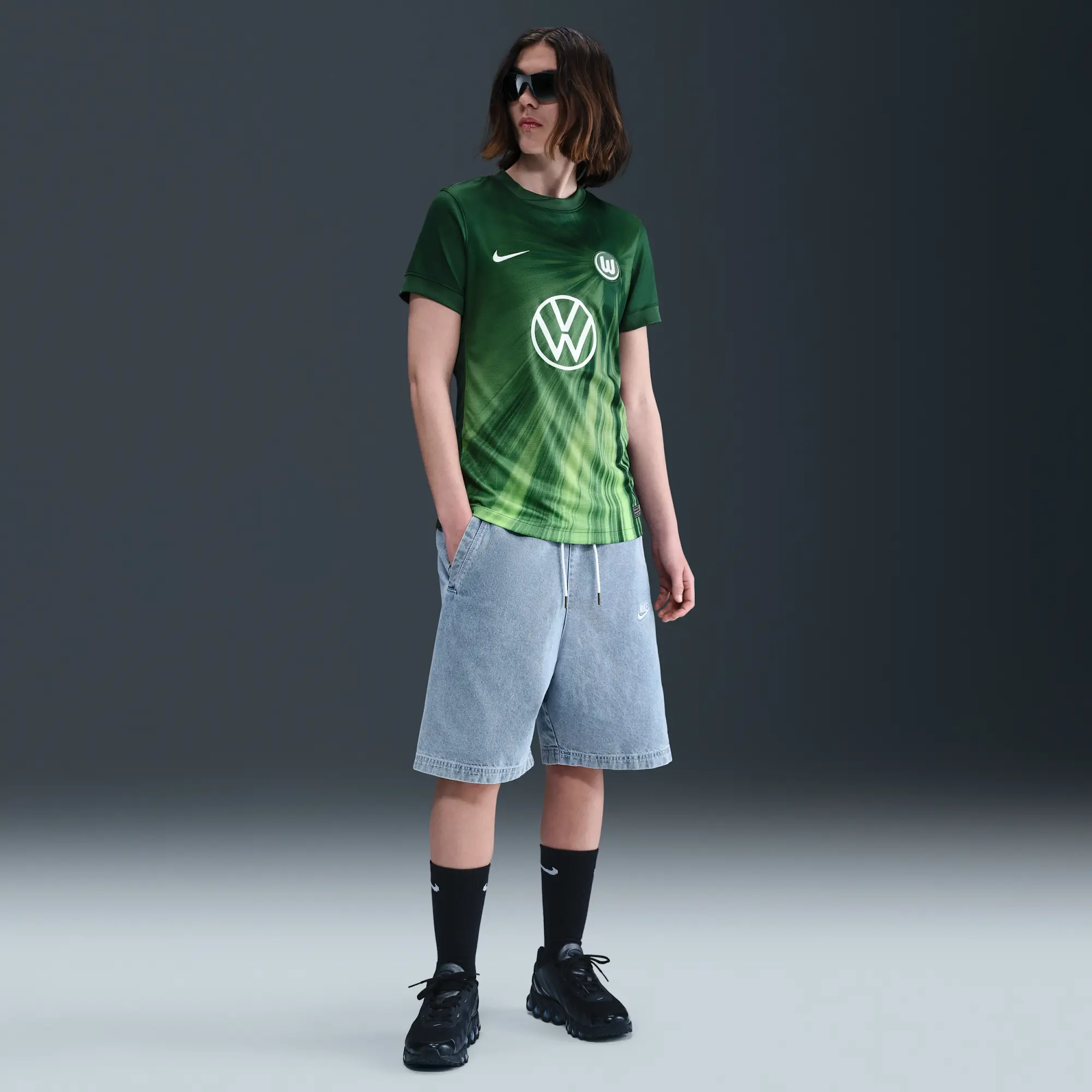VfL Wolfsburg 2025/2026 Stadium Home Women's Nike Dri-FIT Football Replica Short-Sleeve Top - Green