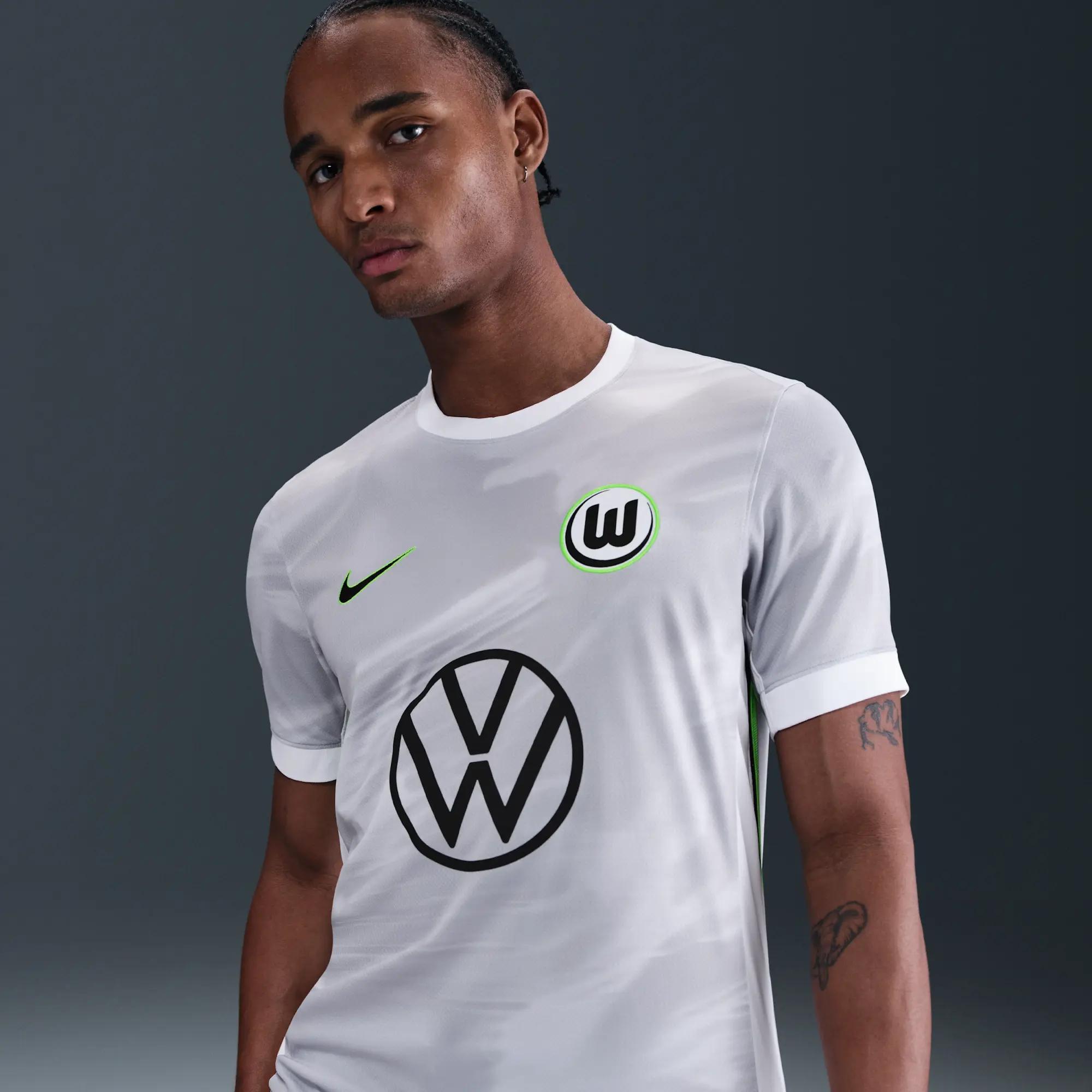 VfL Wolfsburg 2025/2026 Stadium Away Men's Nike Dri-FIT Football Replica Short-Sleeve Top - White