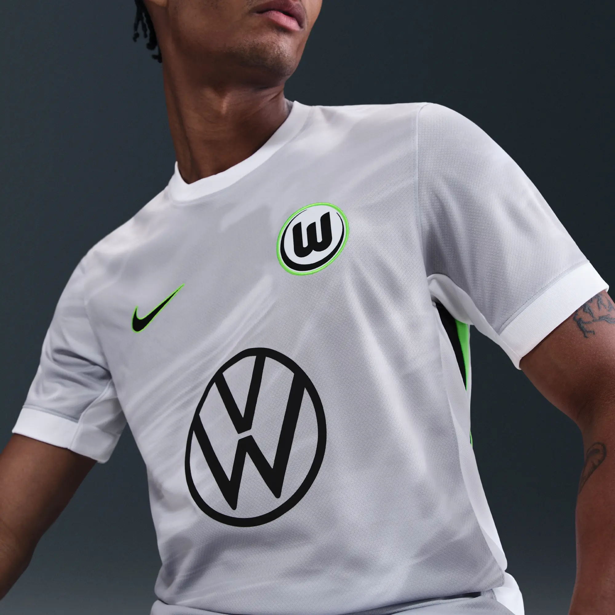 VfL Wolfsburg 2025/2026 Stadium Away Men's Nike Dri-FIT Football Replica Short-Sleeve Top - White