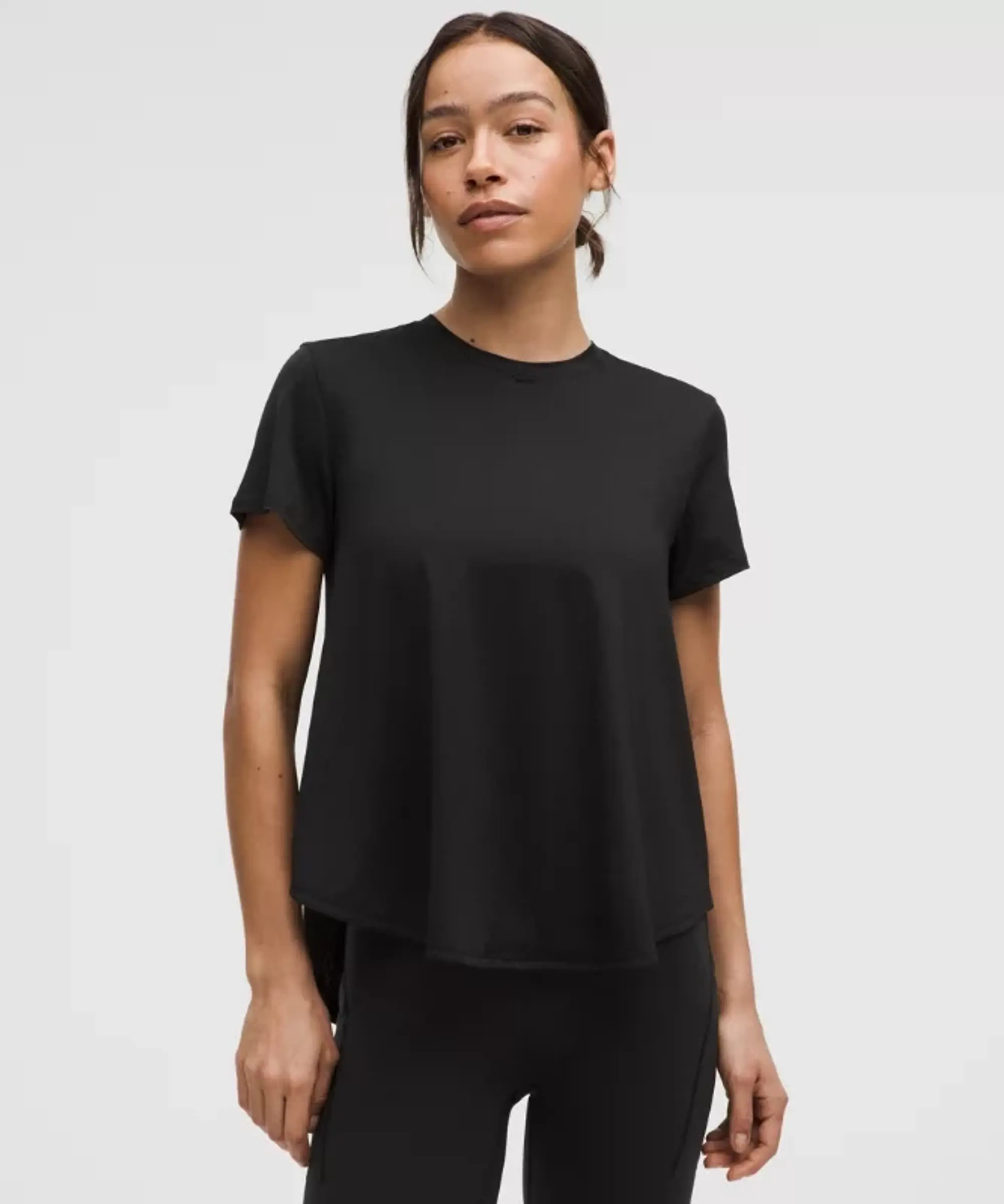 lululemon – Women's Lightweight Split-Back Training T-Shirt – Color Black – Size L