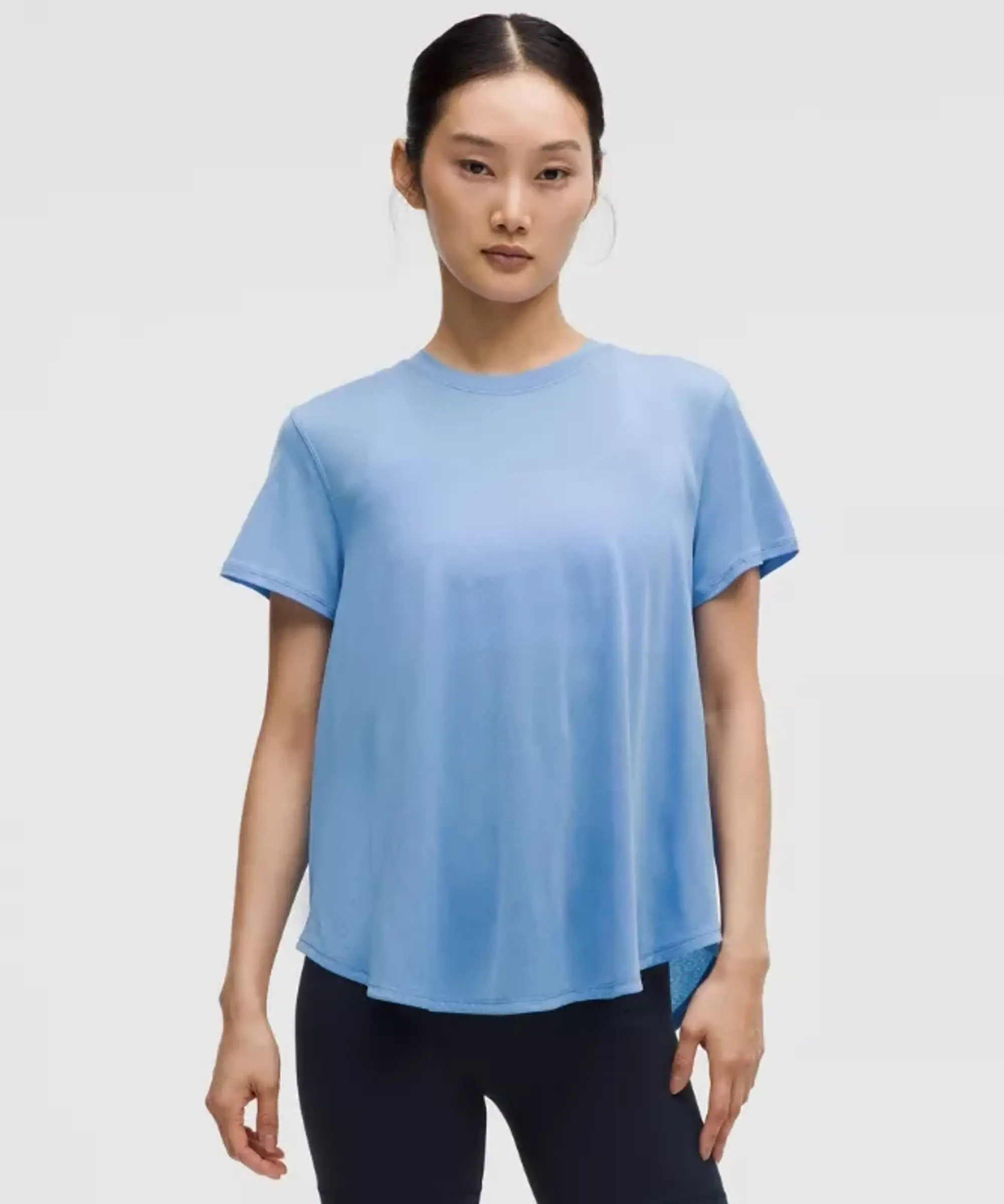 lululemon – Women's Lightweight Split-Back Training T-Shirt – Color Blue – Size L