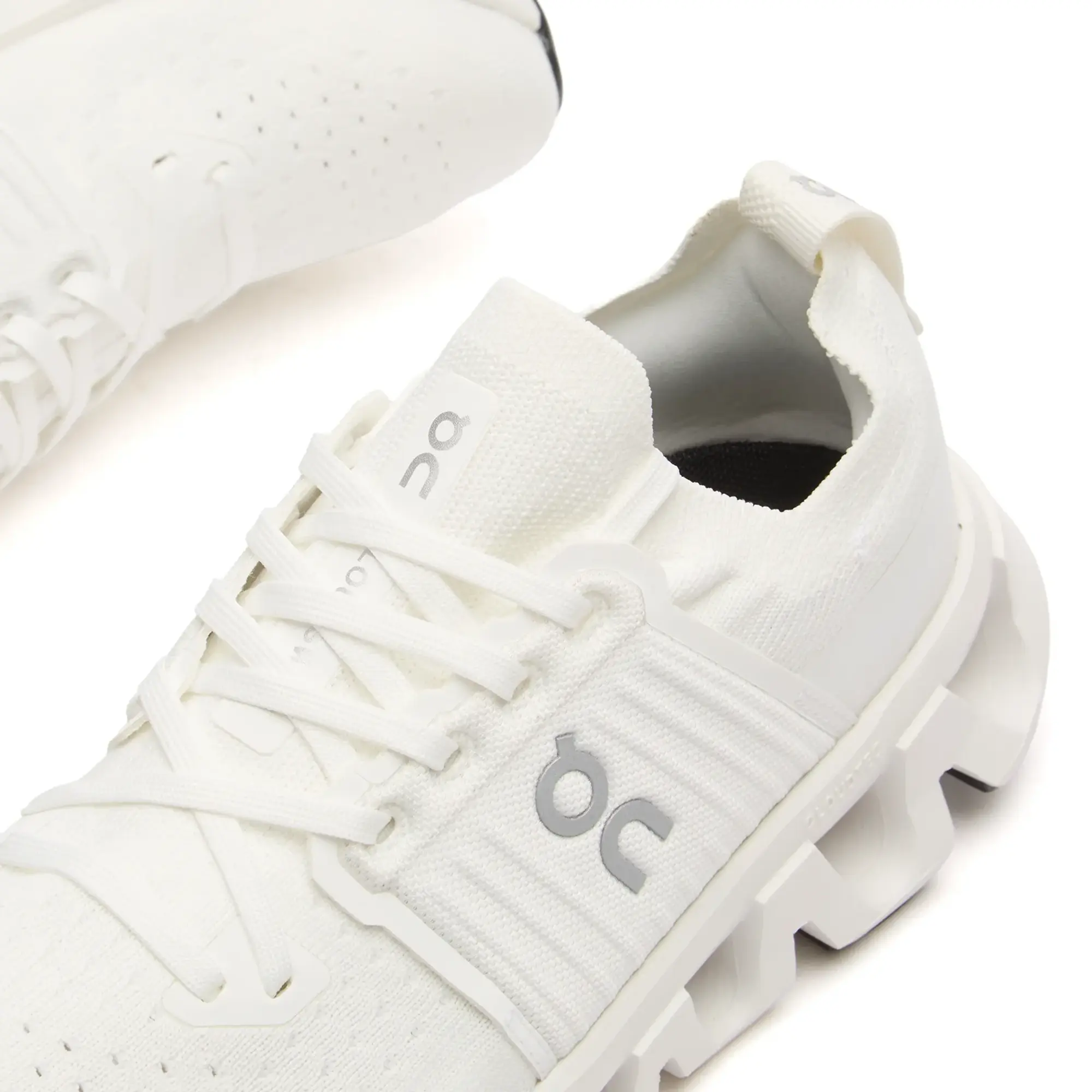 ON Cloudswift Women Shoes - White