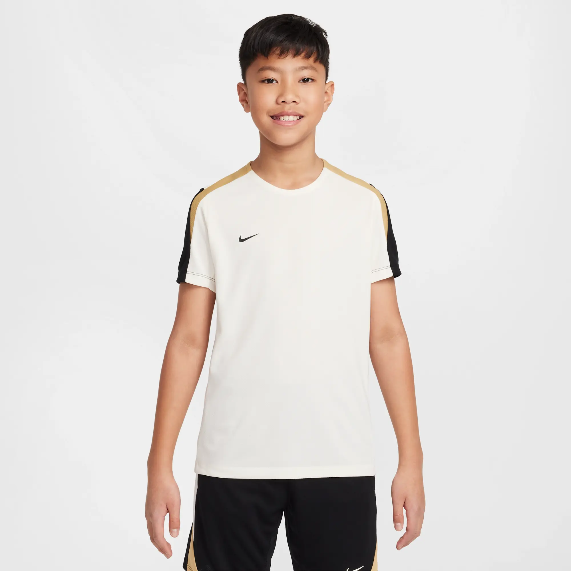 Nike Dri-FIT Strike Older Kids' Short-Sleeve Football Top - Brown - Polyester