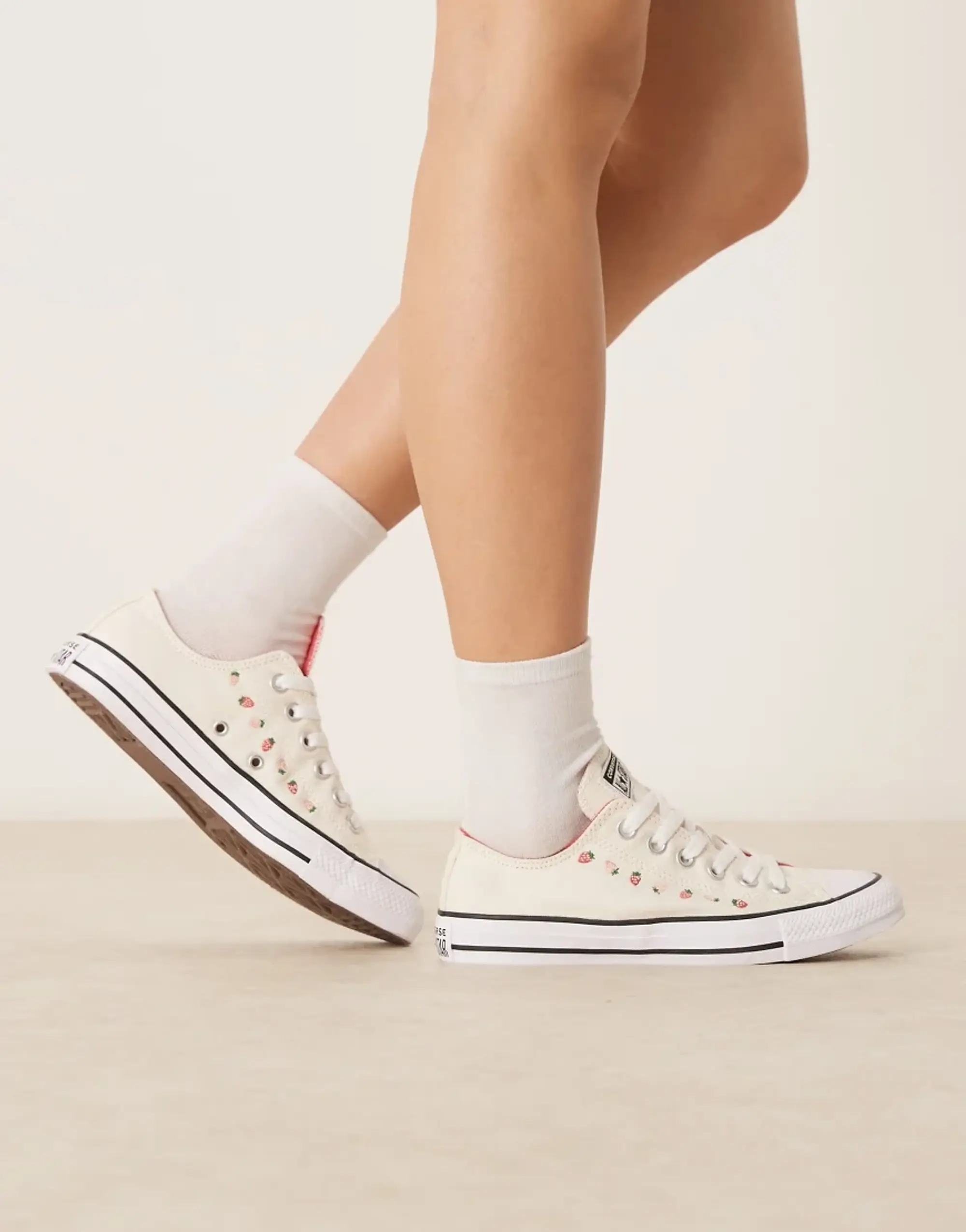 Converse All Star Ox Trainers in White & Pink