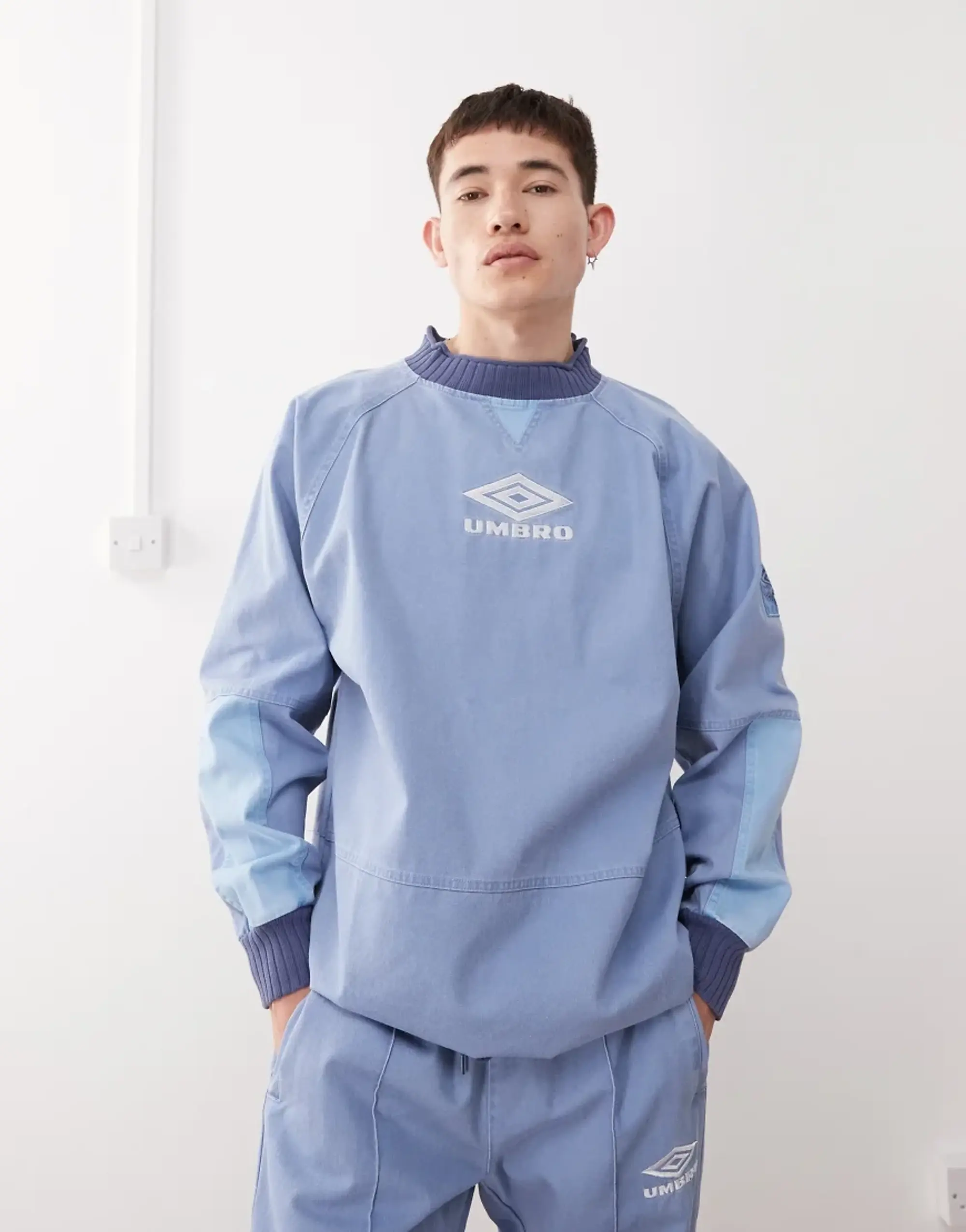 Umbro Drill Embroidered Logo Sweatshirt In Blue