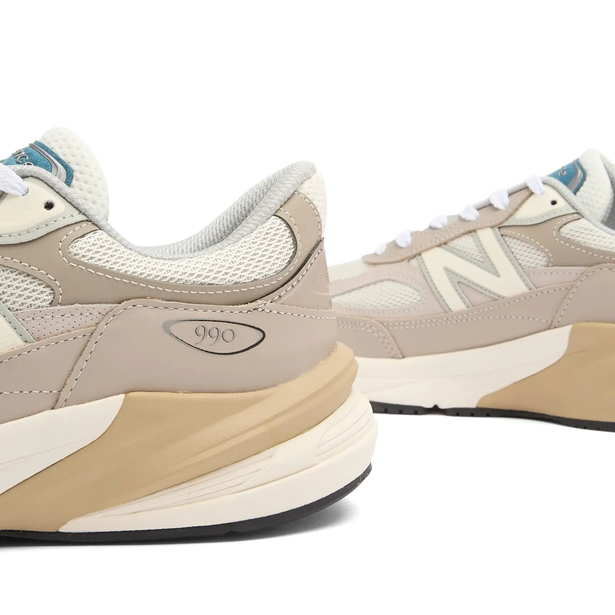 New Balance Unisex Made in USA 990v6 in Beige/Grey Suede/Mesh