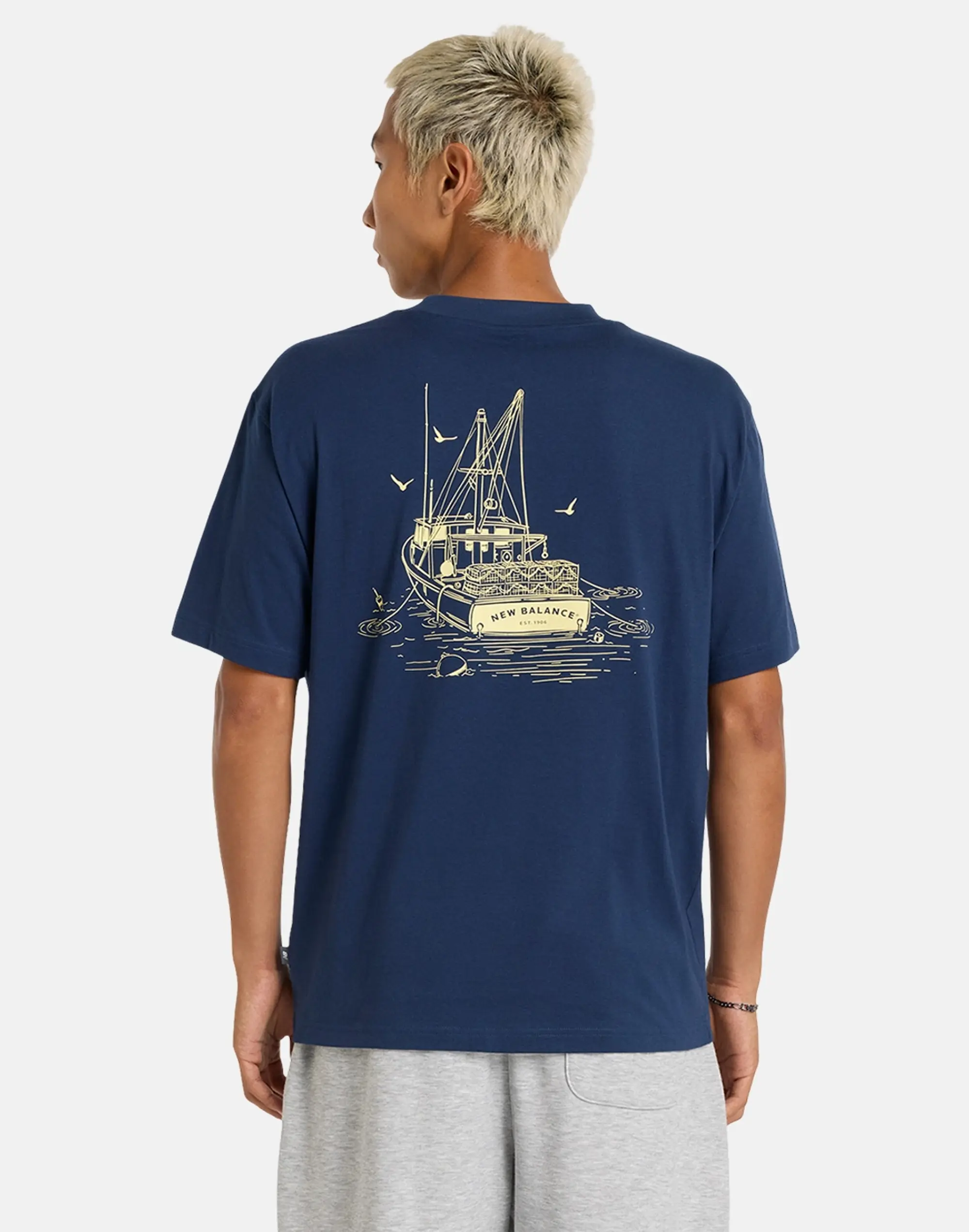 Men's New Balance Graphic T-Shirt in Navy Blue 