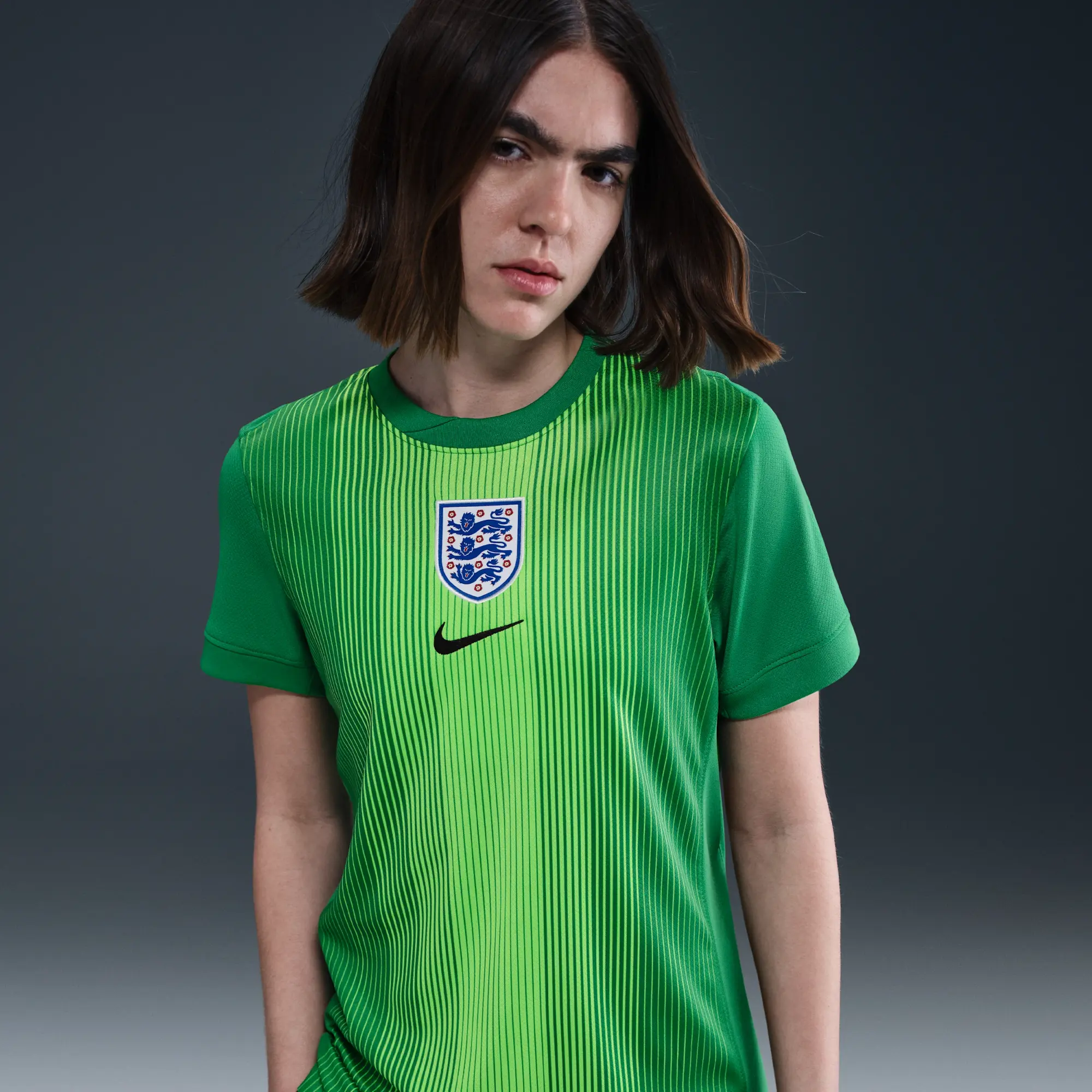 England 2025/26 Stadium Goalkeeper Women's Nike Dri-FIT Football Replica Short-Sleeve Shirt - Green - Sustainable Materials