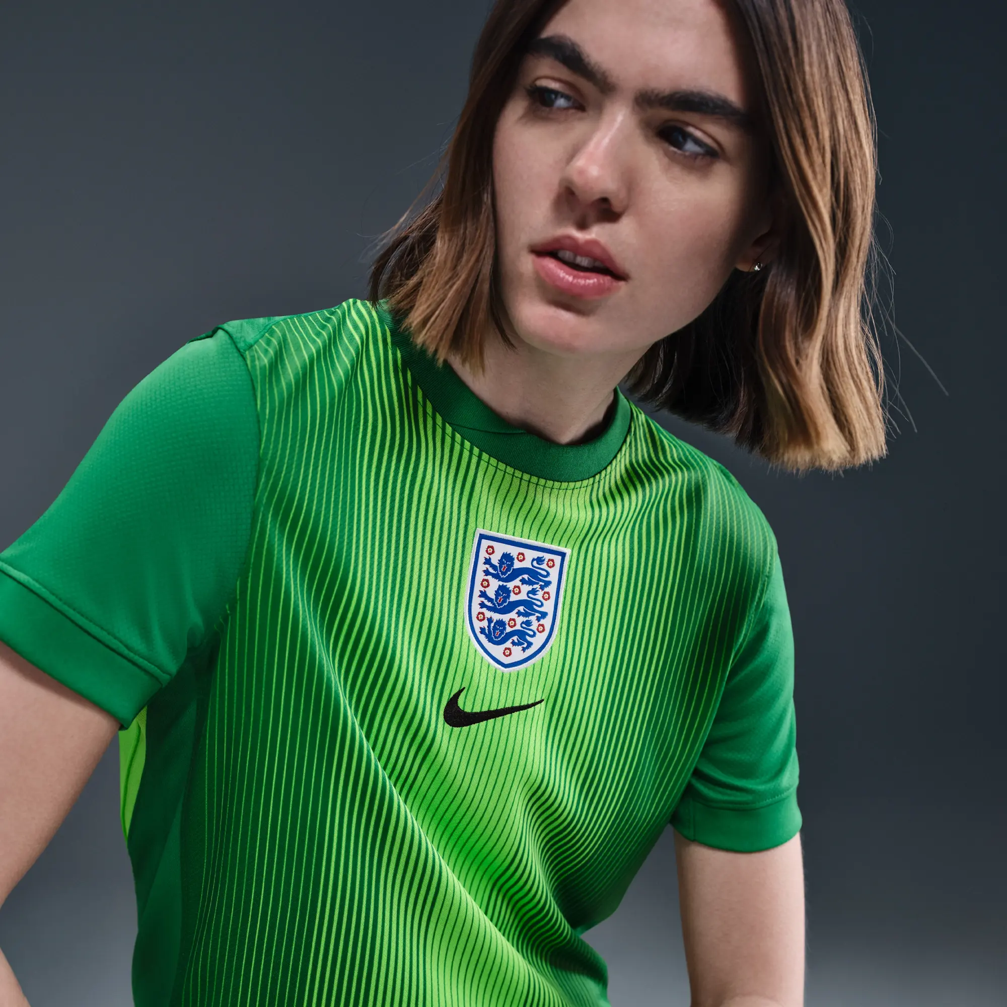 England 2025/26 Stadium Goalkeeper Women's Nike Dri-FIT Football Replica Short-Sleeve Shirt - Green - Sustainable Materials