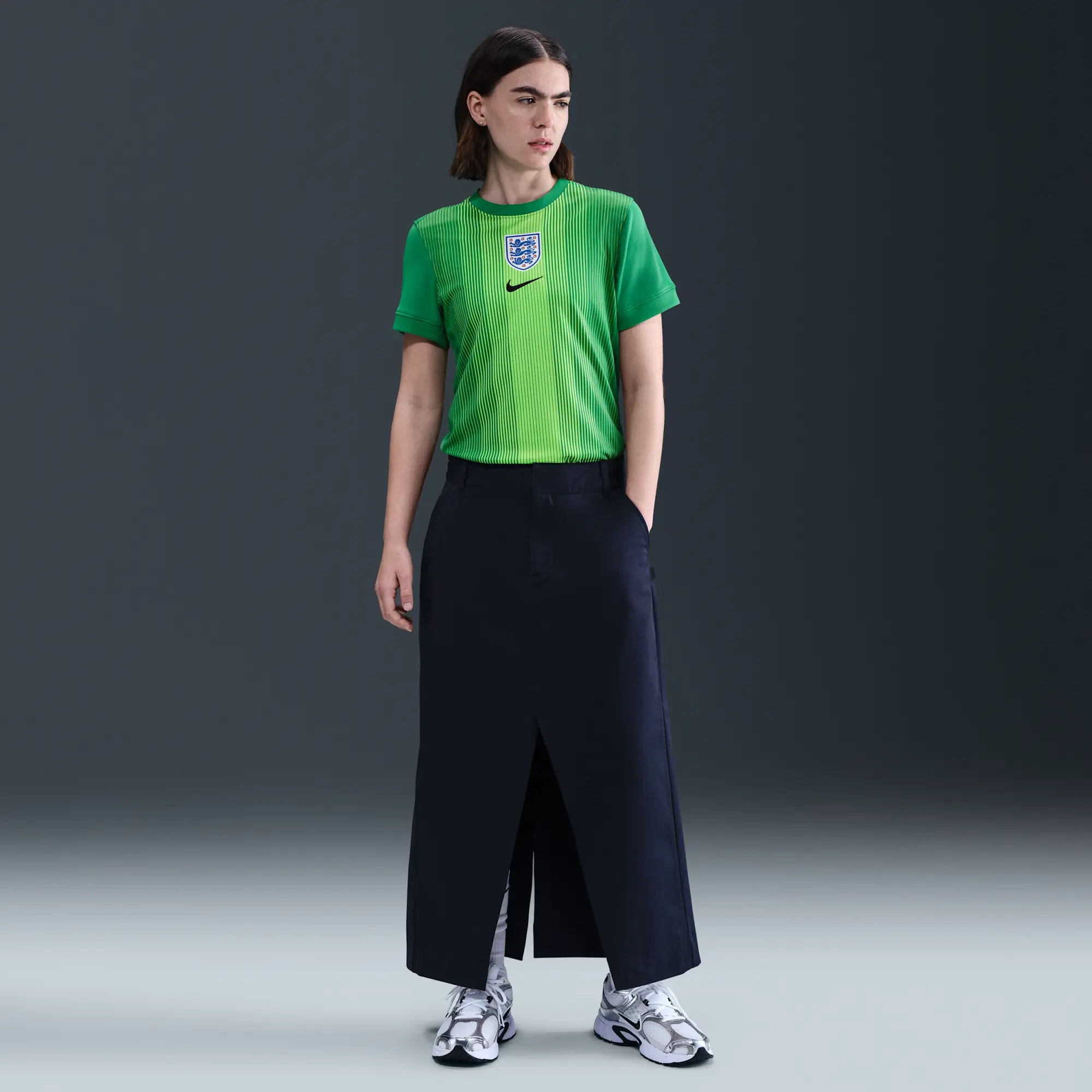 England 2025/26 Stadium Goalkeeper Women's Nike Dri-FIT Football Replica Short-Sleeve Shirt - Green - Sustainable Materials