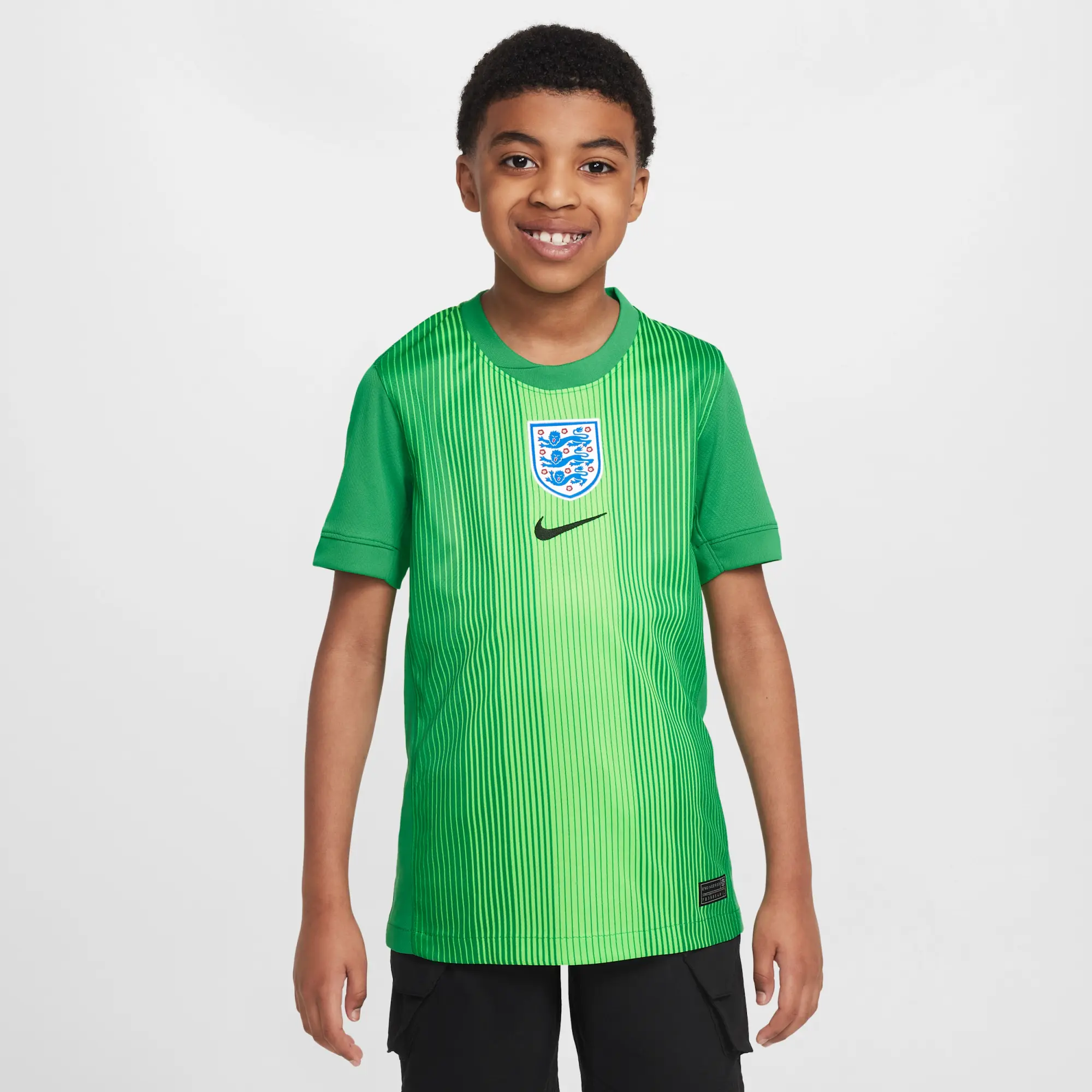 England 2025/26 Stadium Goalkeeper Older Kids' Nike Dri-FIT Football Replica Short-Sleeve Shirt - Green - Sustainable Materials