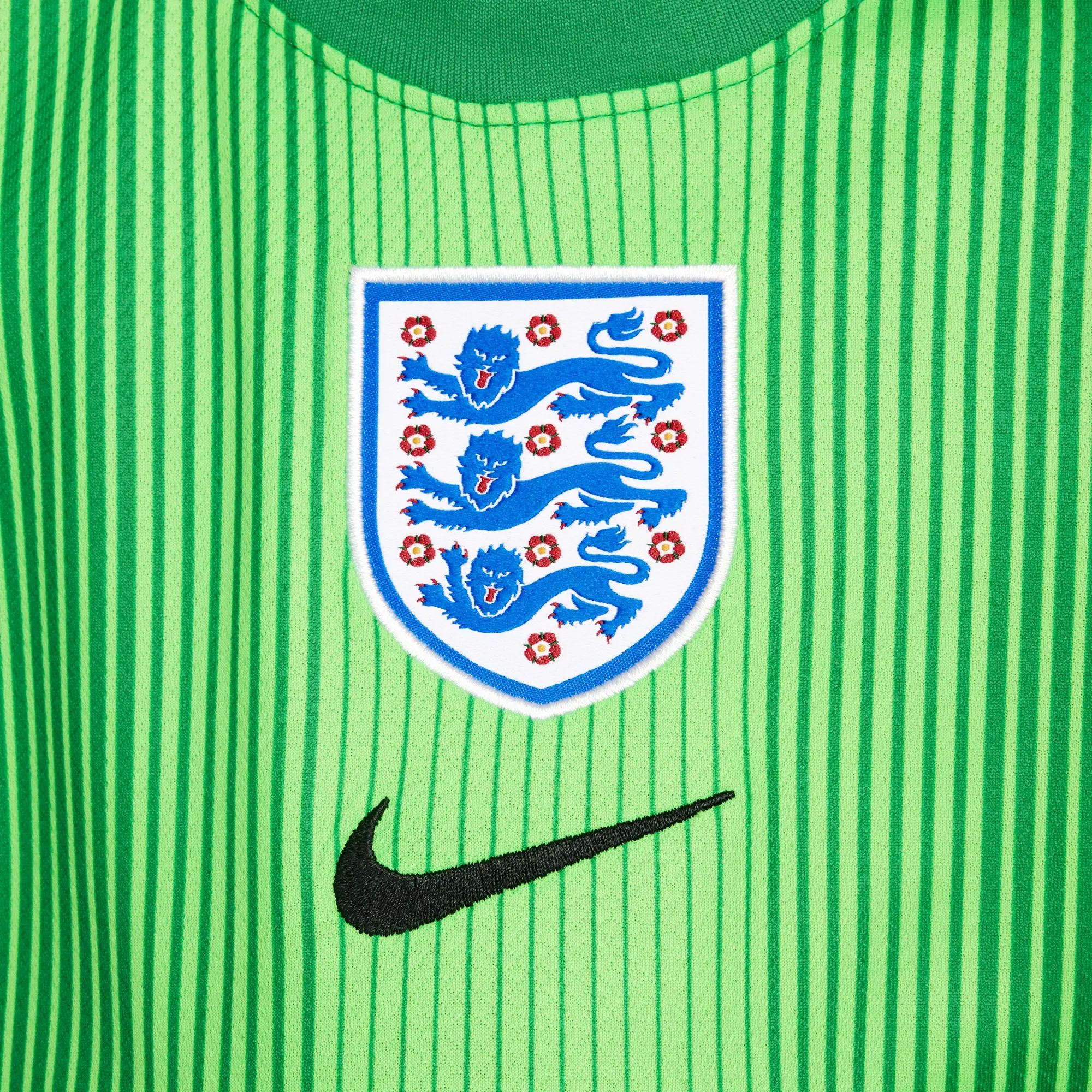 England 2025/26 Stadium Goalkeeper Older Kids' Nike Dri-FIT Football Replica Short-Sleeve Shirt - Green - Sustainable Materials