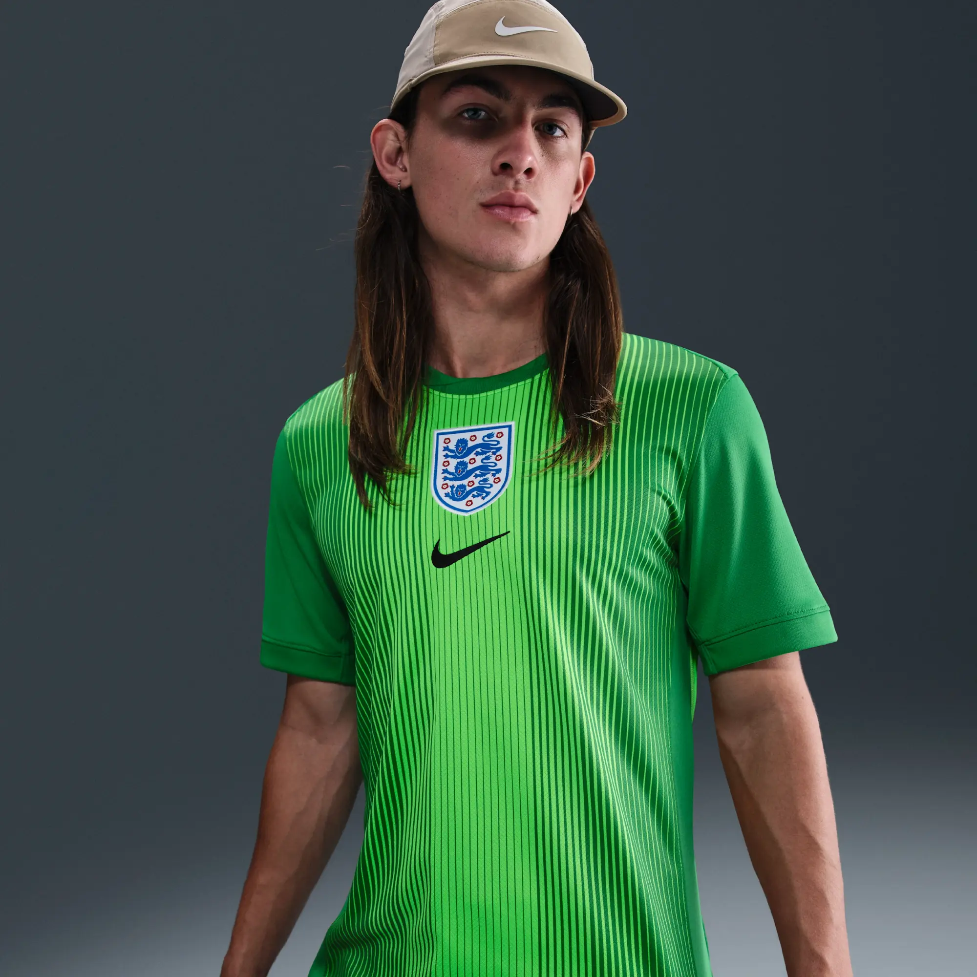 England 2025/26 Stadium Goalkeeper Men's Nike Dri-FIT Football Replica Short-Sleeve Shirt - Green - Sustainable Materials