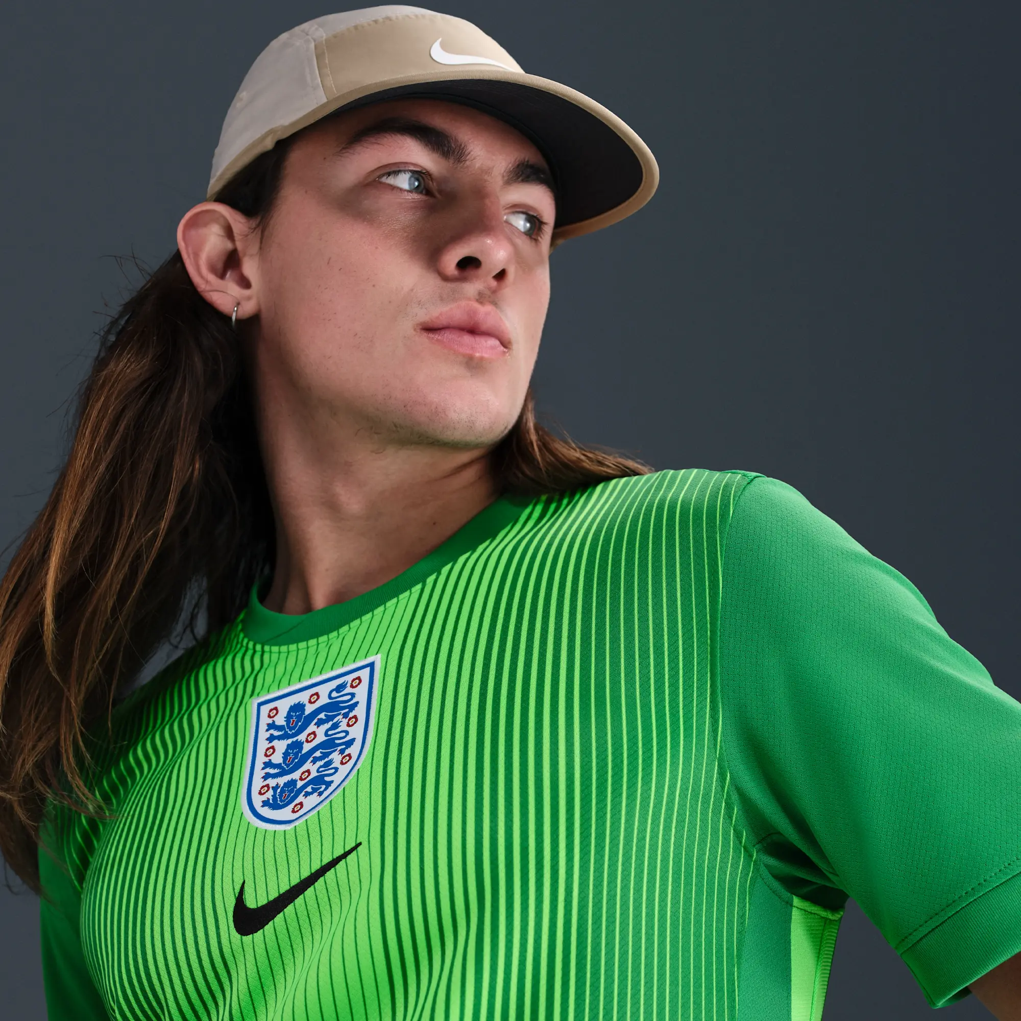 England 2025/26 Stadium Goalkeeper Men's Nike Dri-FIT Football Replica Short-Sleeve Shirt - Green - Sustainable Materials