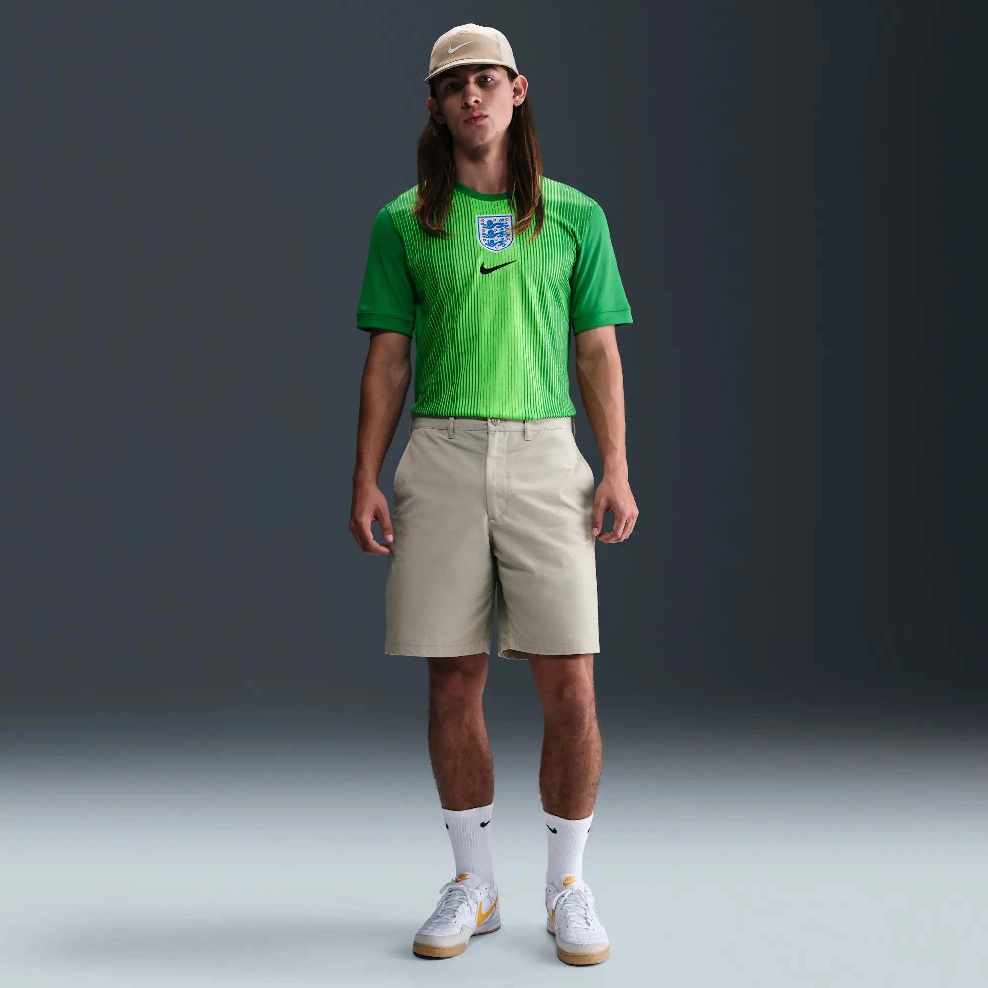 England 2025/26 Stadium Goalkeeper Men's Nike Dri-FIT Football Replica Short-Sleeve Shirt - Green - Sustainable Materials