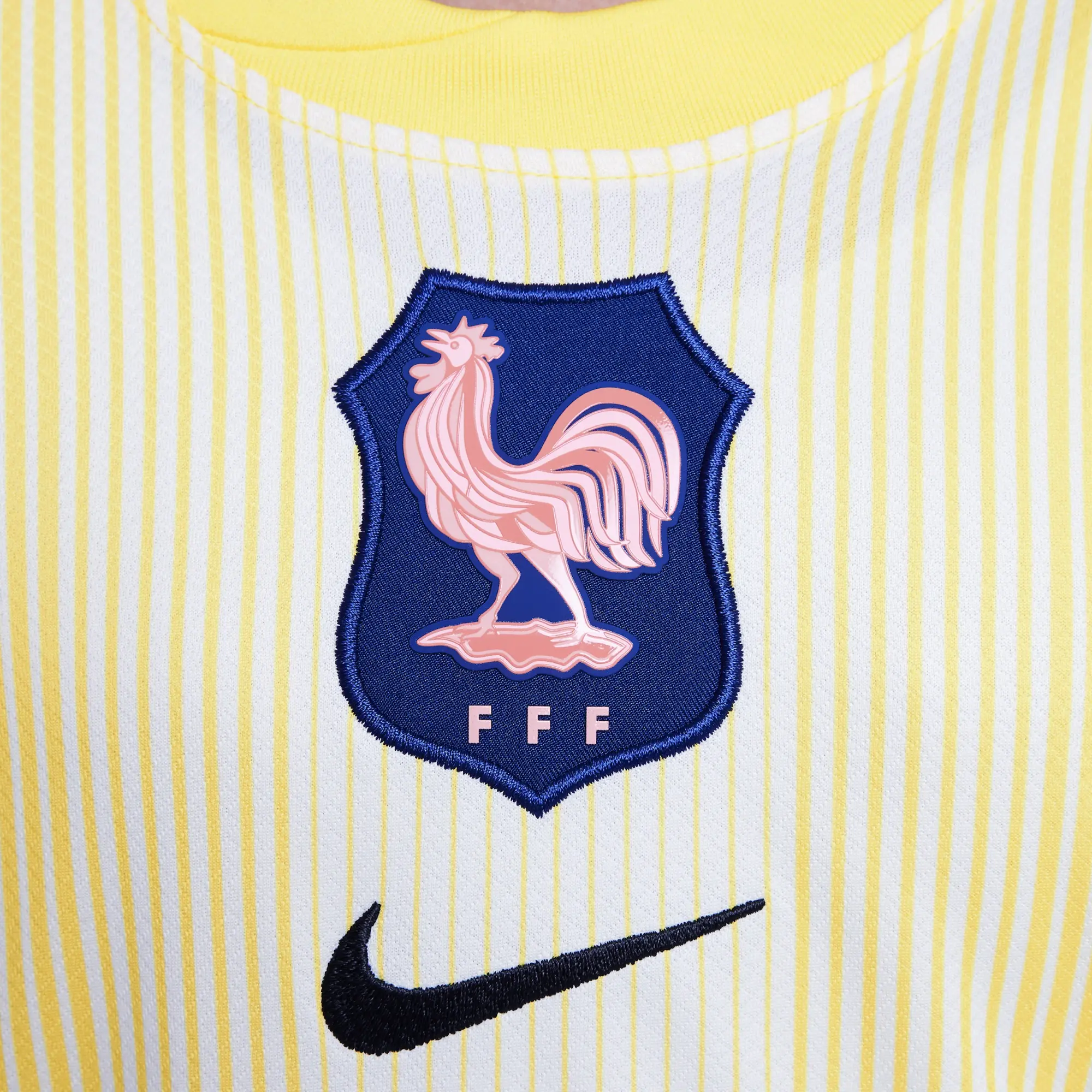 FFF 2025/26 Stadium Goalkeeper Older Kids' Nike Dri-FIT Football Replica Long-Sleeve Shirt - Yellow - Polyester