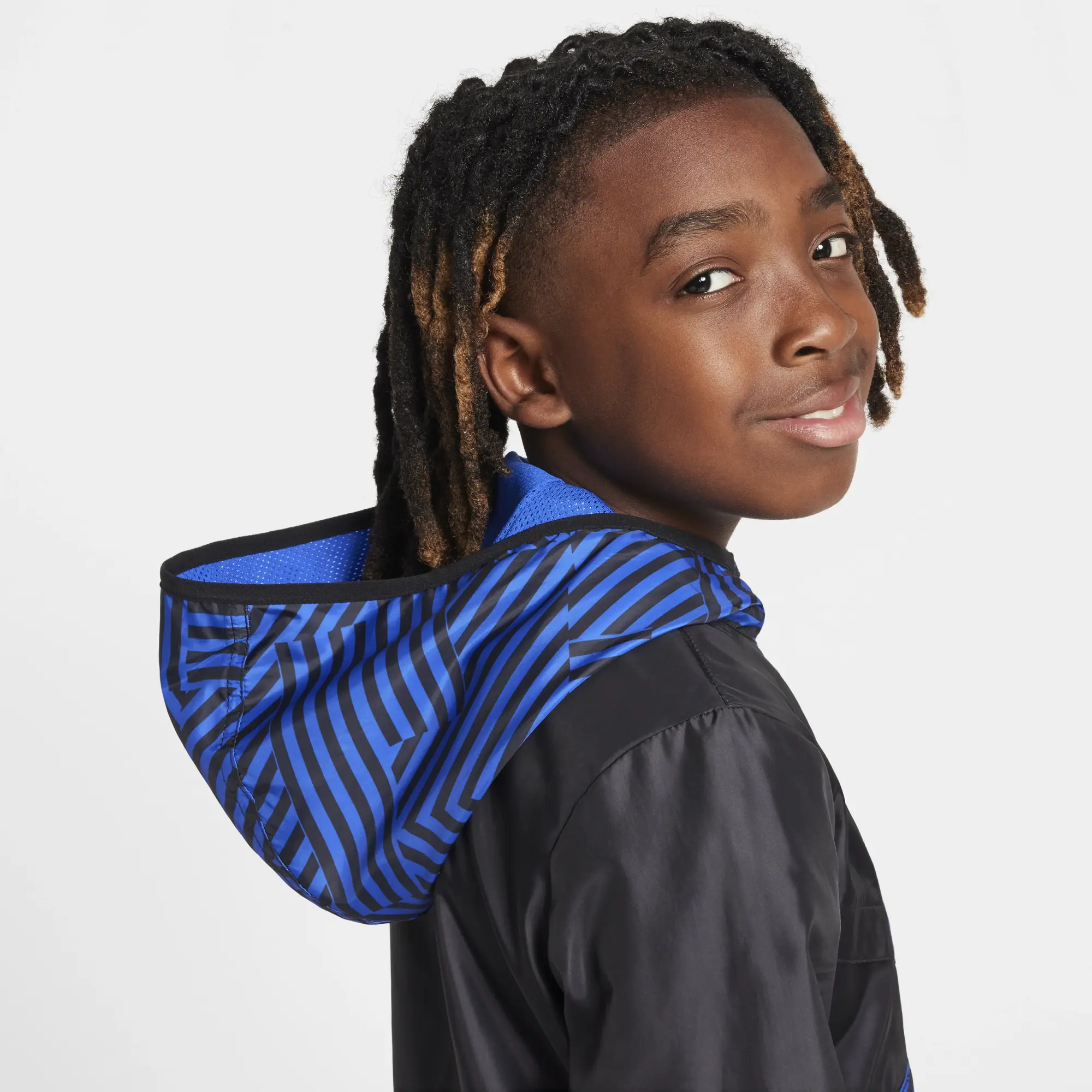 Inter Milan Amplify Windrunner Home Older Kids' (Boys') Nike Football Anorak Jacket - Black - Polyester