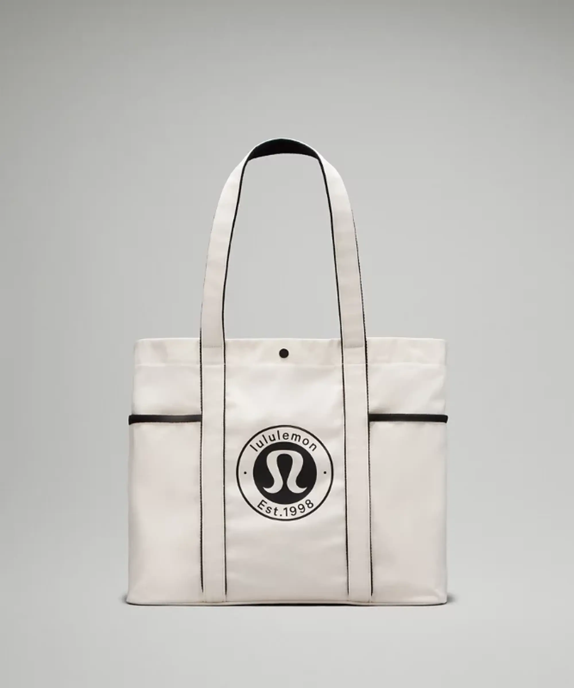 lululemon – Daily Multi-Pocket Canvas Tote Bag 20L Logo – Color Black/White