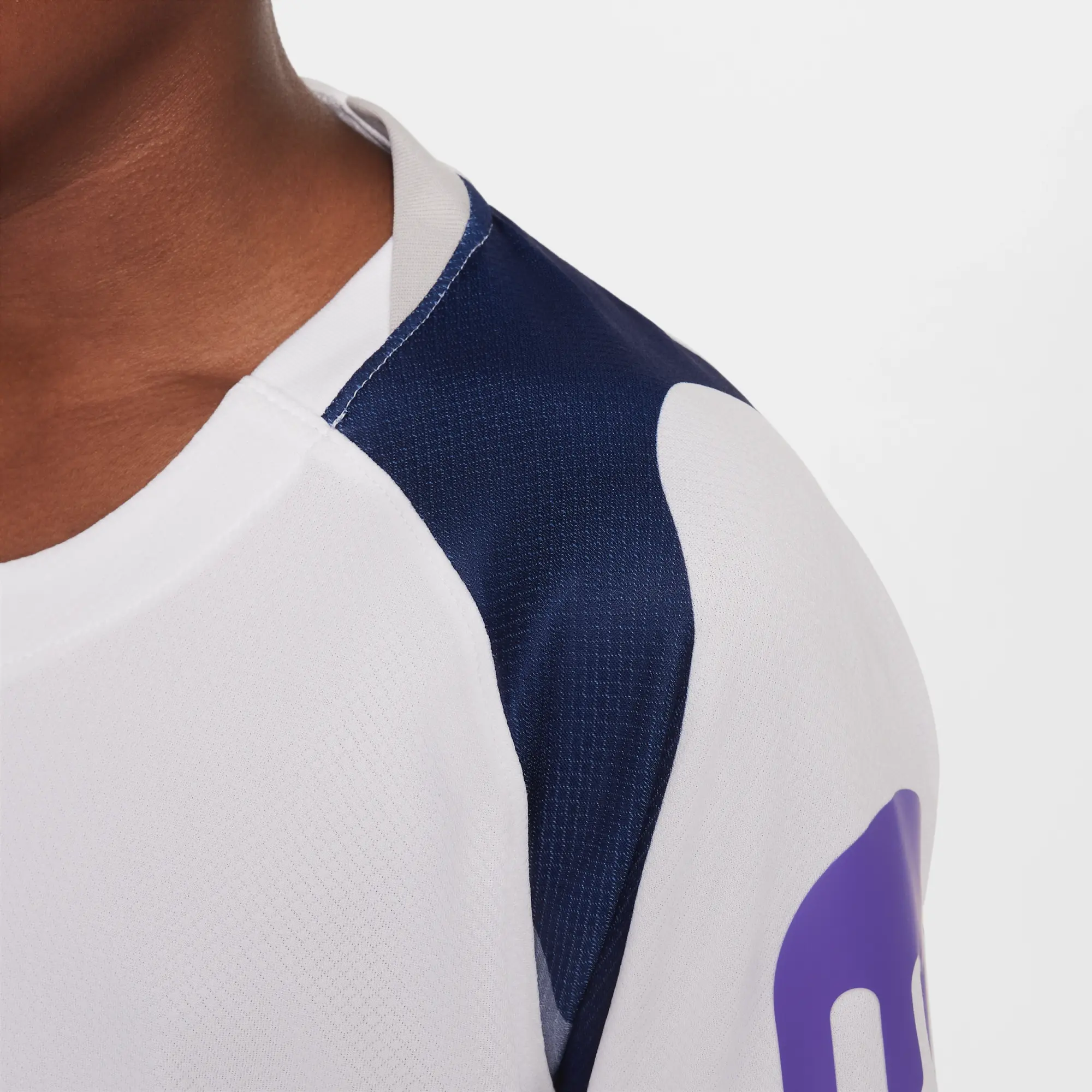 Tottenham Hotspur 2025/26 Stadium Home Older Kids' Nike Dri-FIT Football Replica Shirt - White - Recycled Polyester
