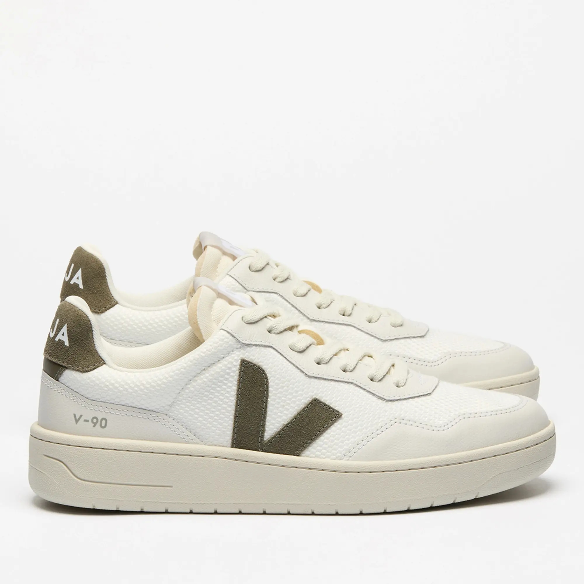 Veja Men's V-90 Bastille B-Mesh Trainers