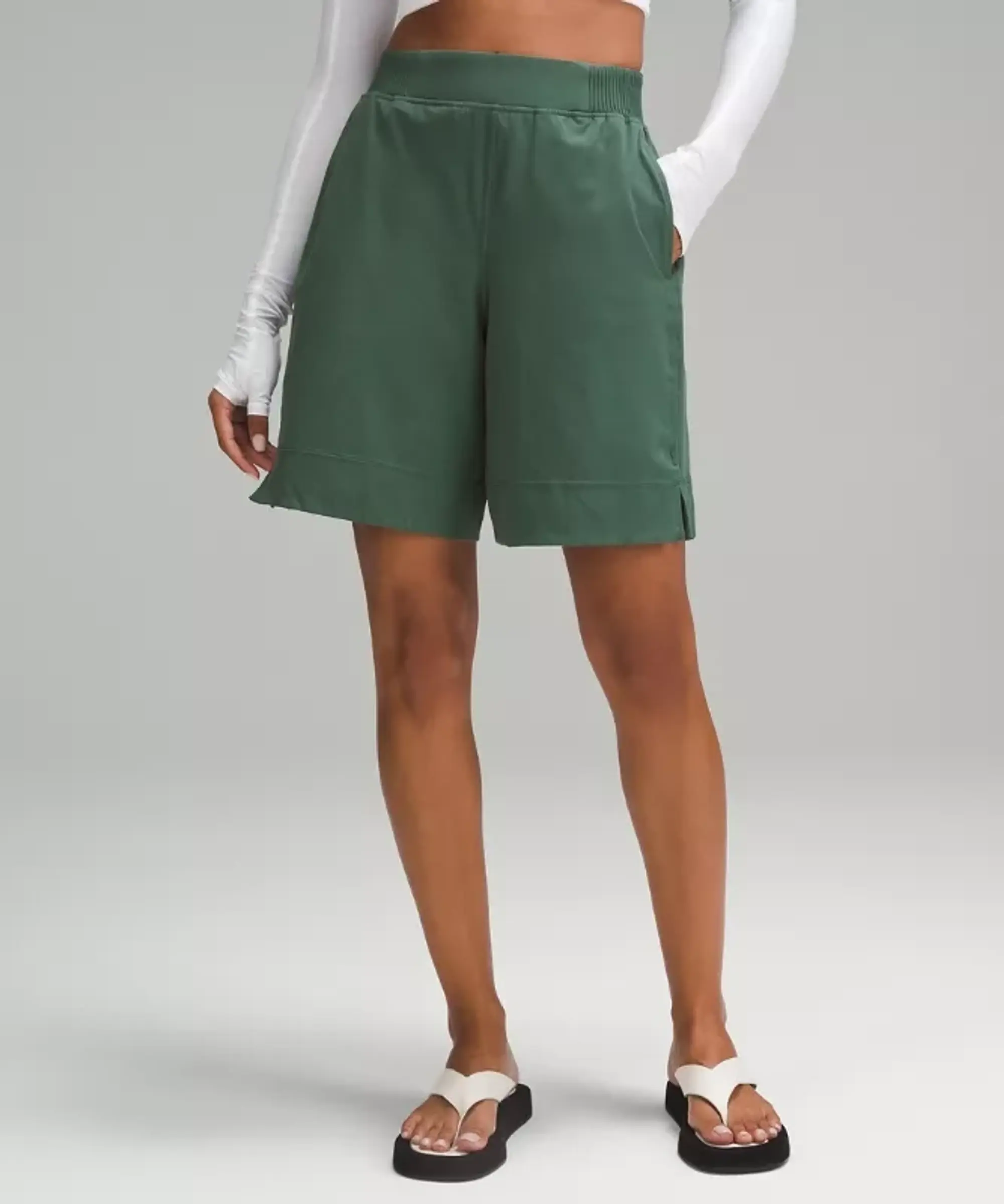 lululemon – Women's Stretch Woven High-Rise Bermuda Shorts – 9" – Color Green – Size XS