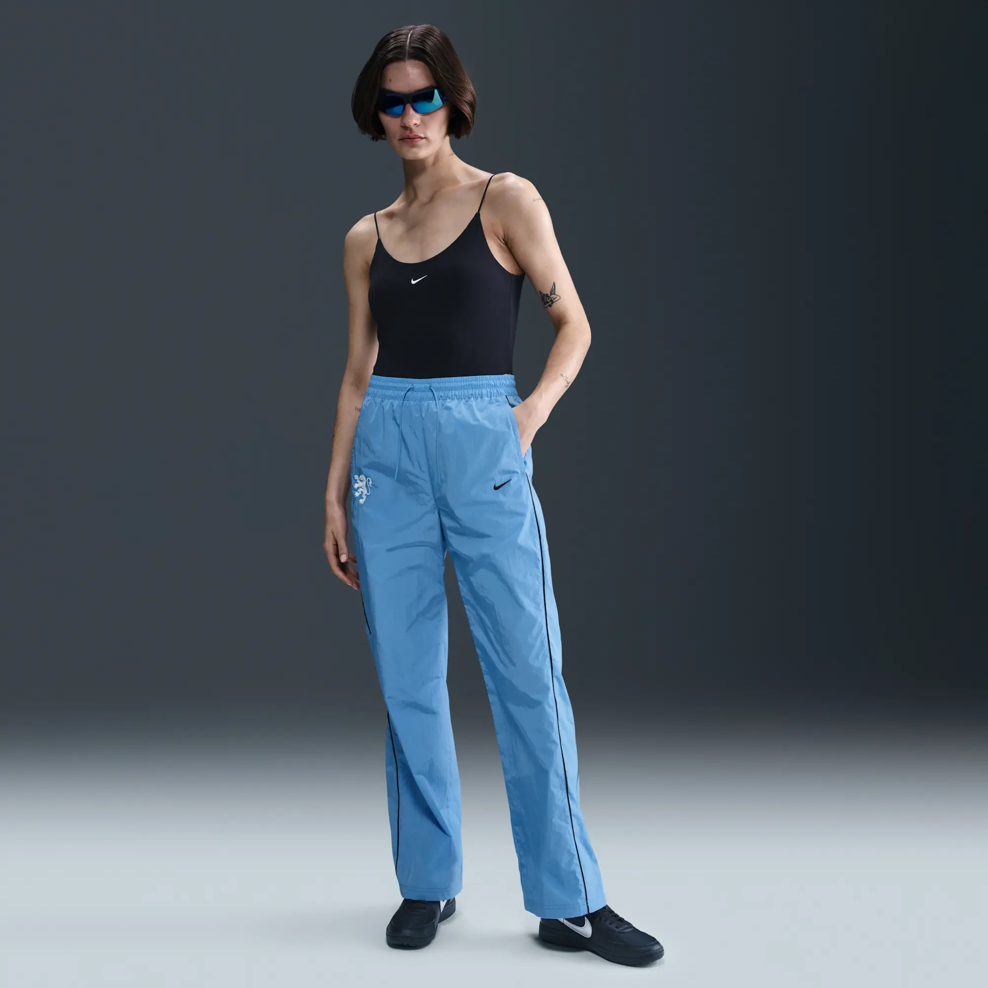 Netherlands Windrunner Women's Nike Football High-Waisted Woven Pants - Blue - Recycled Fibres Minimum
