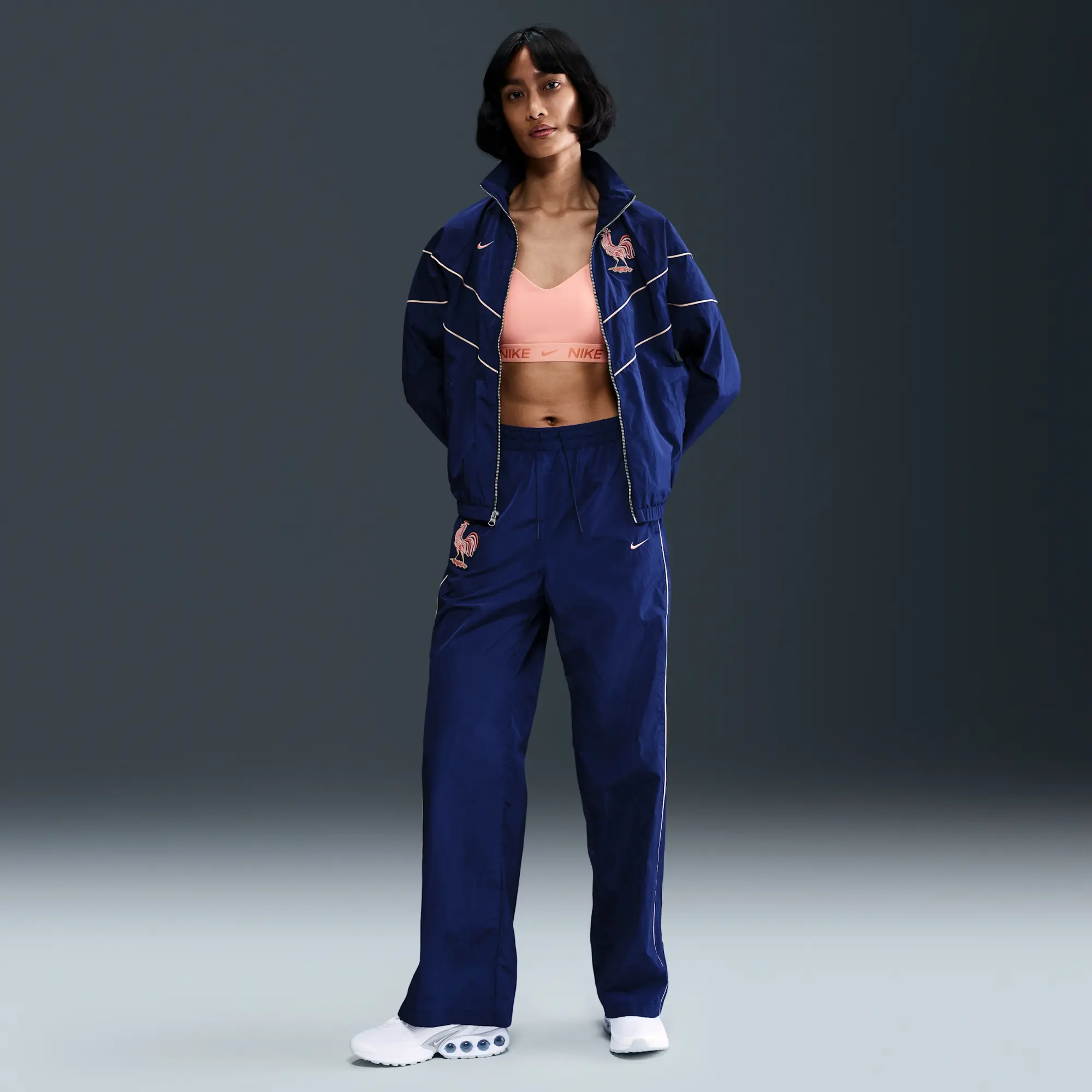 FFF Windrunner Women's Nike Football High-Waisted Woven Pants - Blue - Recycled Fibres Minimum