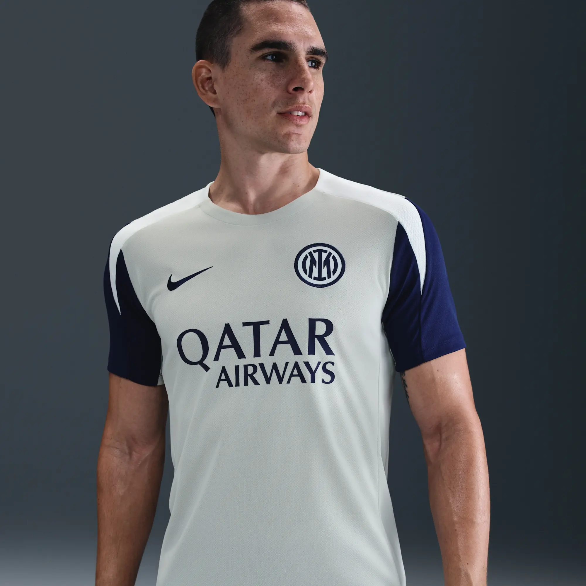 Inter Milan Strike Men's Nike Dri-FIT Football Short-Sleeve Top - Grey - Sustainable Materials