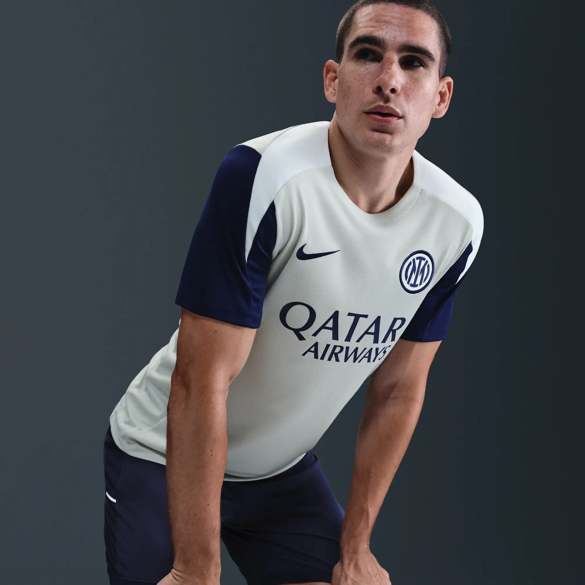 Inter Milan Strike Men's Nike Dri-FIT Football Short-Sleeve Top - Grey - Sustainable Materials