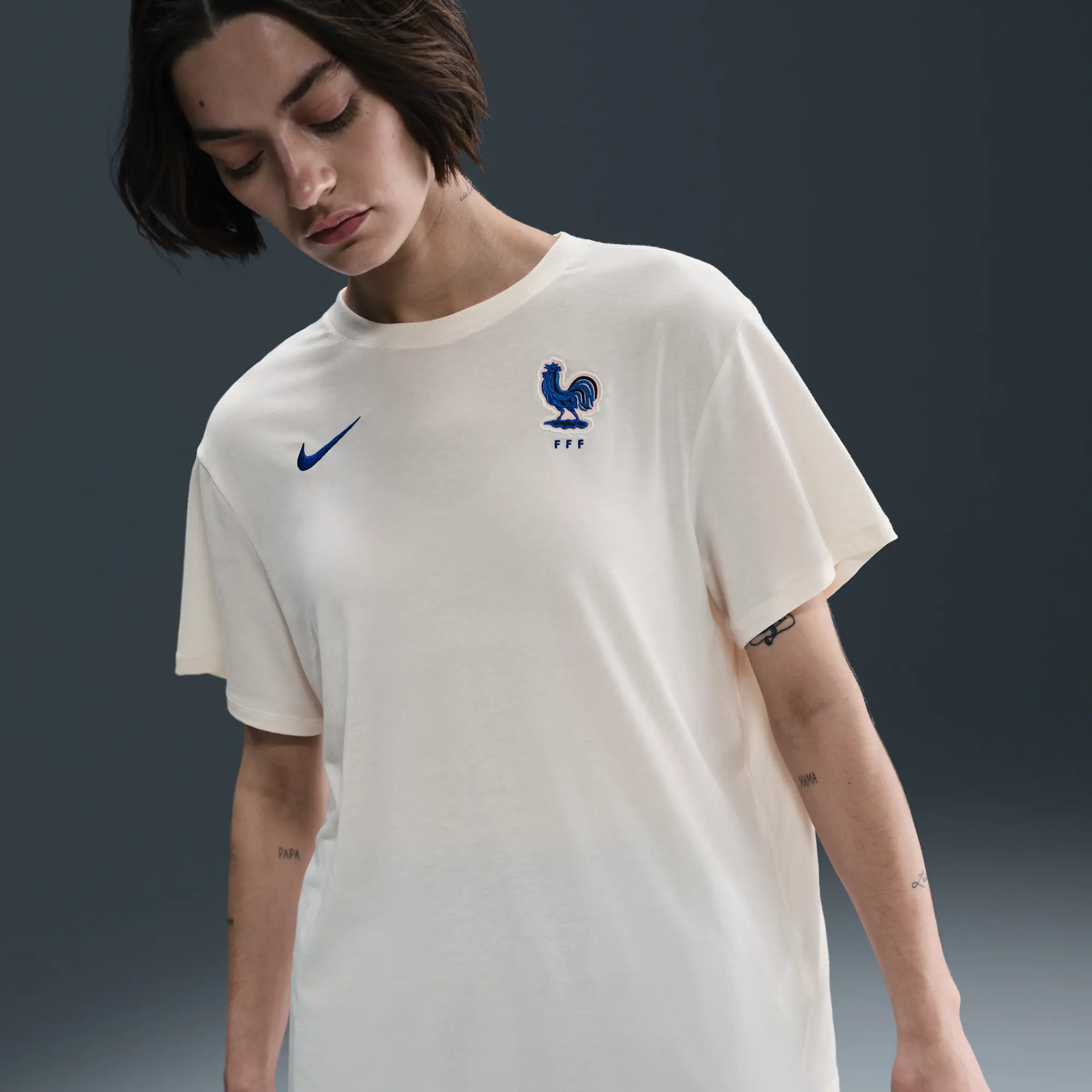 FFF Relaxed Women's Nike One Dri-FIT Football Short-Sleeve Top - Brown - Polyester/Cotton/Elastane