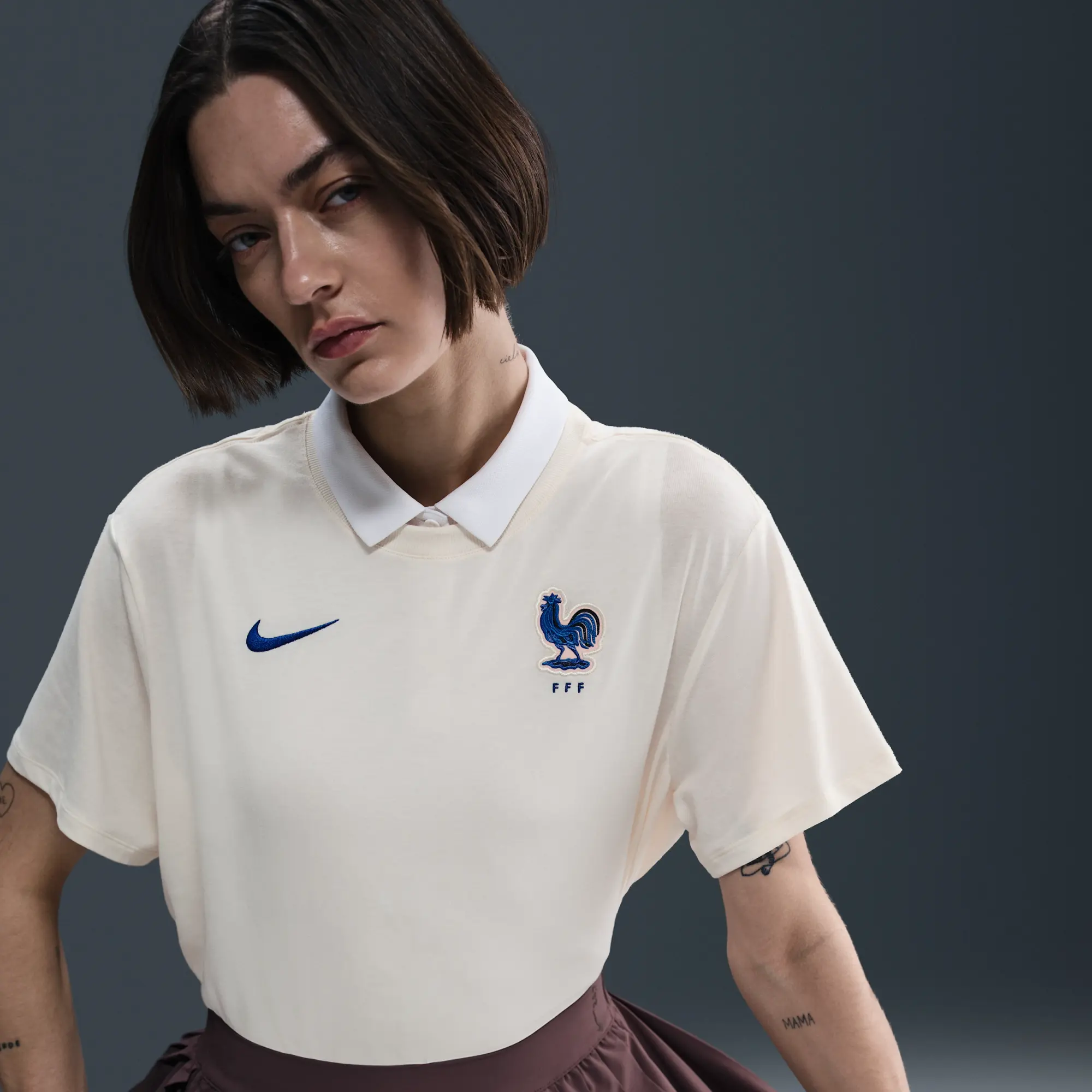 FFF Relaxed Women's Nike One Dri-FIT Football Short-Sleeve Top - Brown - Polyester/Cotton/Elastane