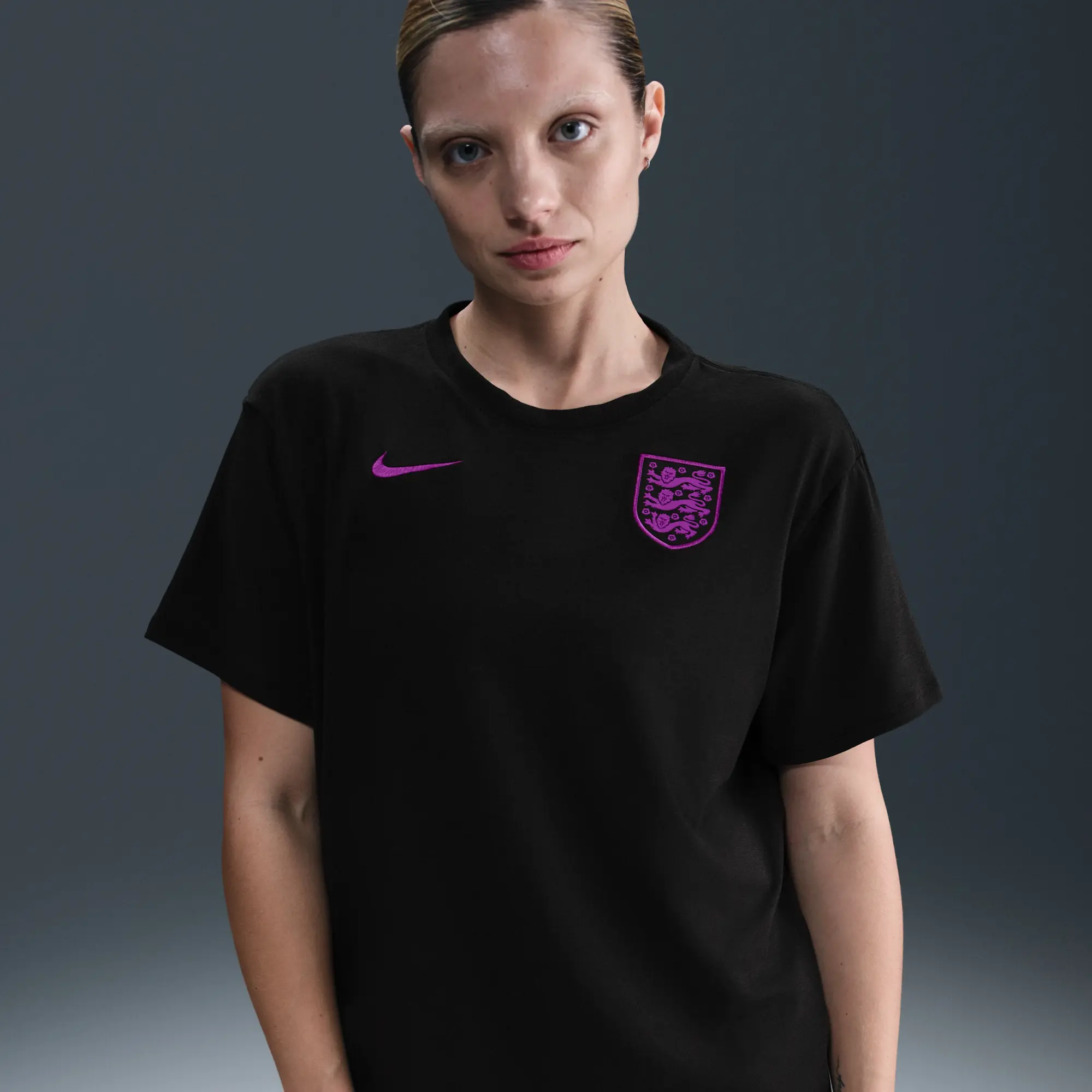 England Relaxed Women's Nike One Dri-FIT Football Short-Sleeve Top - Black - Polyester/Cotton/Elastane